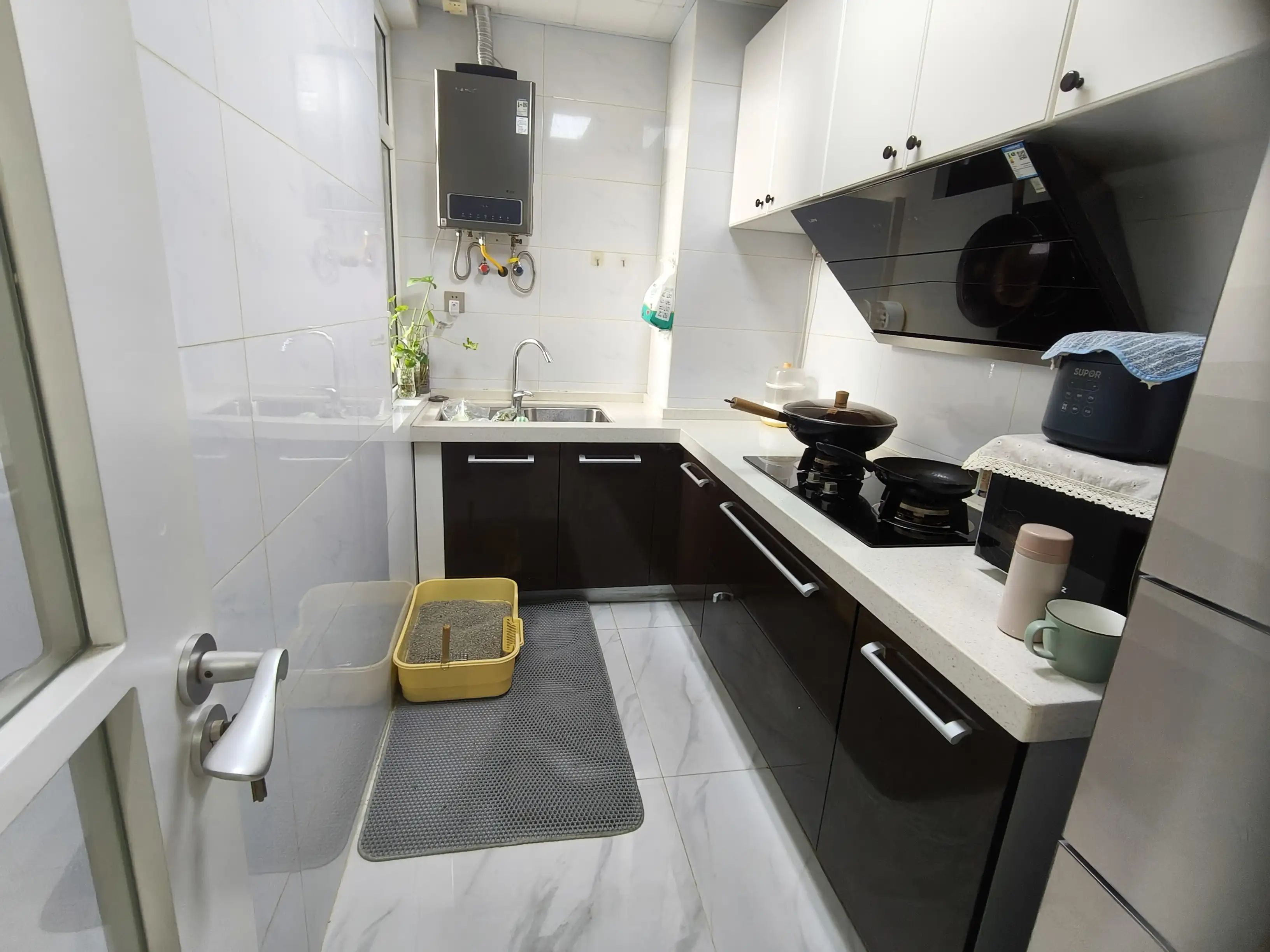 仙桃一中对面2室2厅1卫精装修保养完好像新的一样，优价出售！