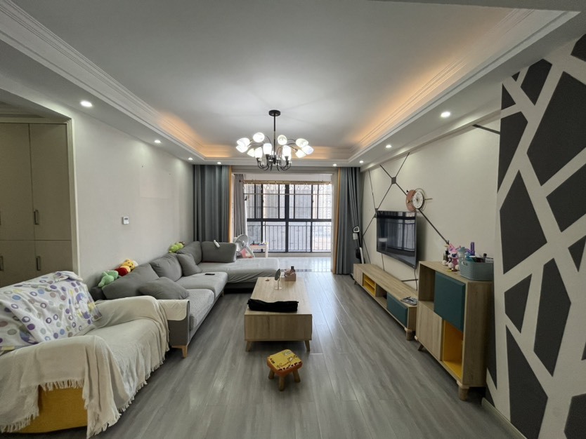 刘口花园3室2厅2卫中高楼层装修保养完好优价出售！