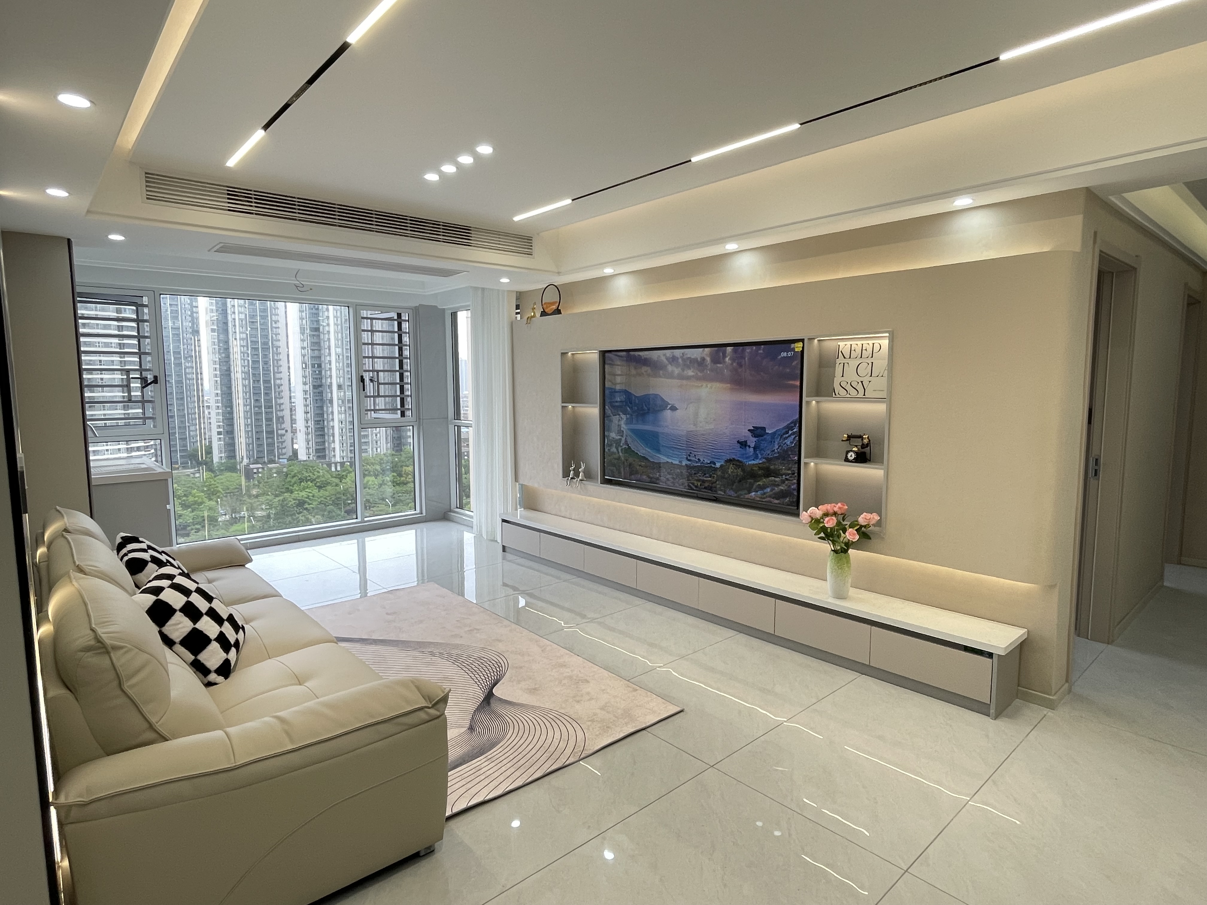 天诚缘3室2厅2卫 全新精装修 两证全满2年 优价出售！