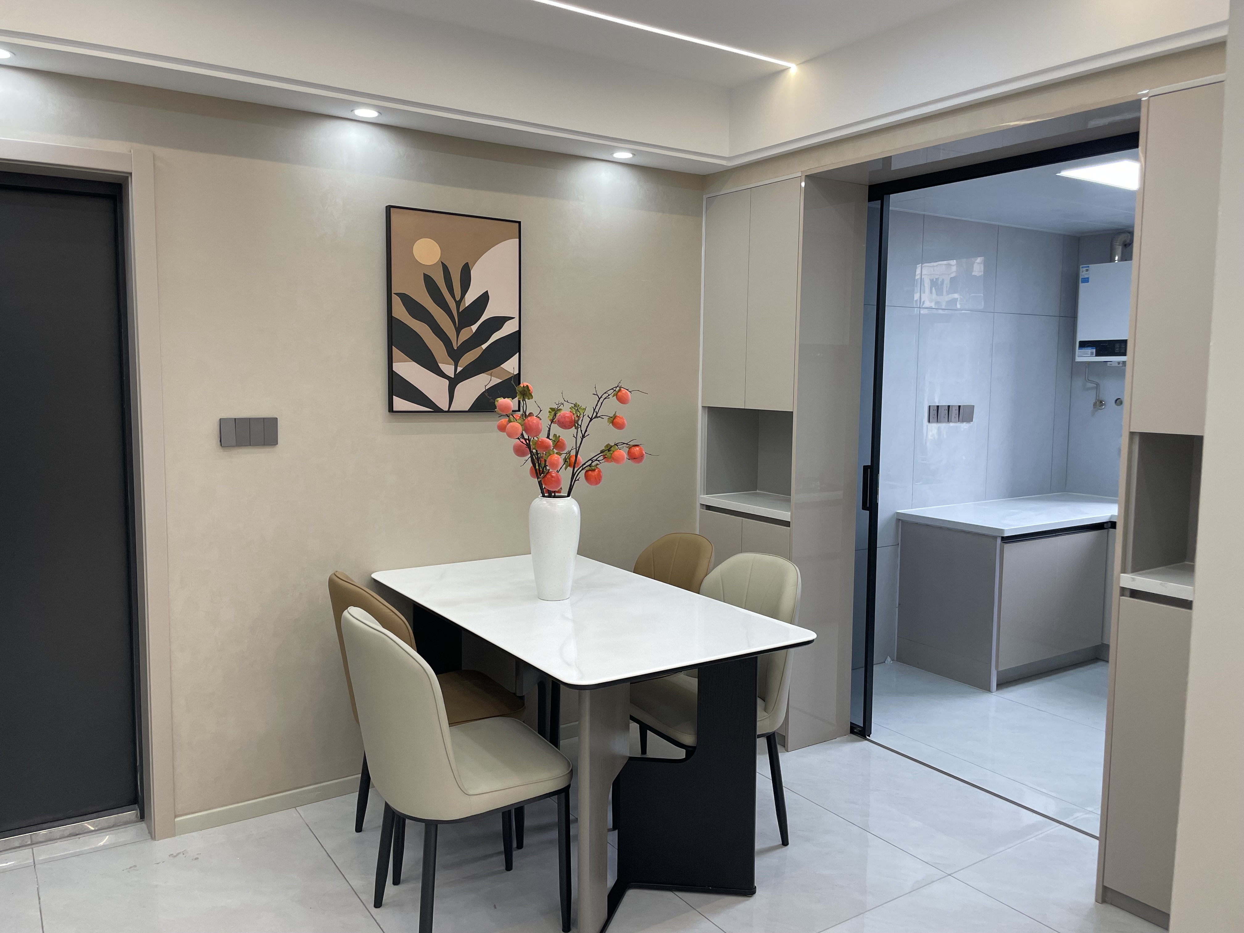 天诚缘3室2厅2卫全新精装修两证全满2年优价出售！