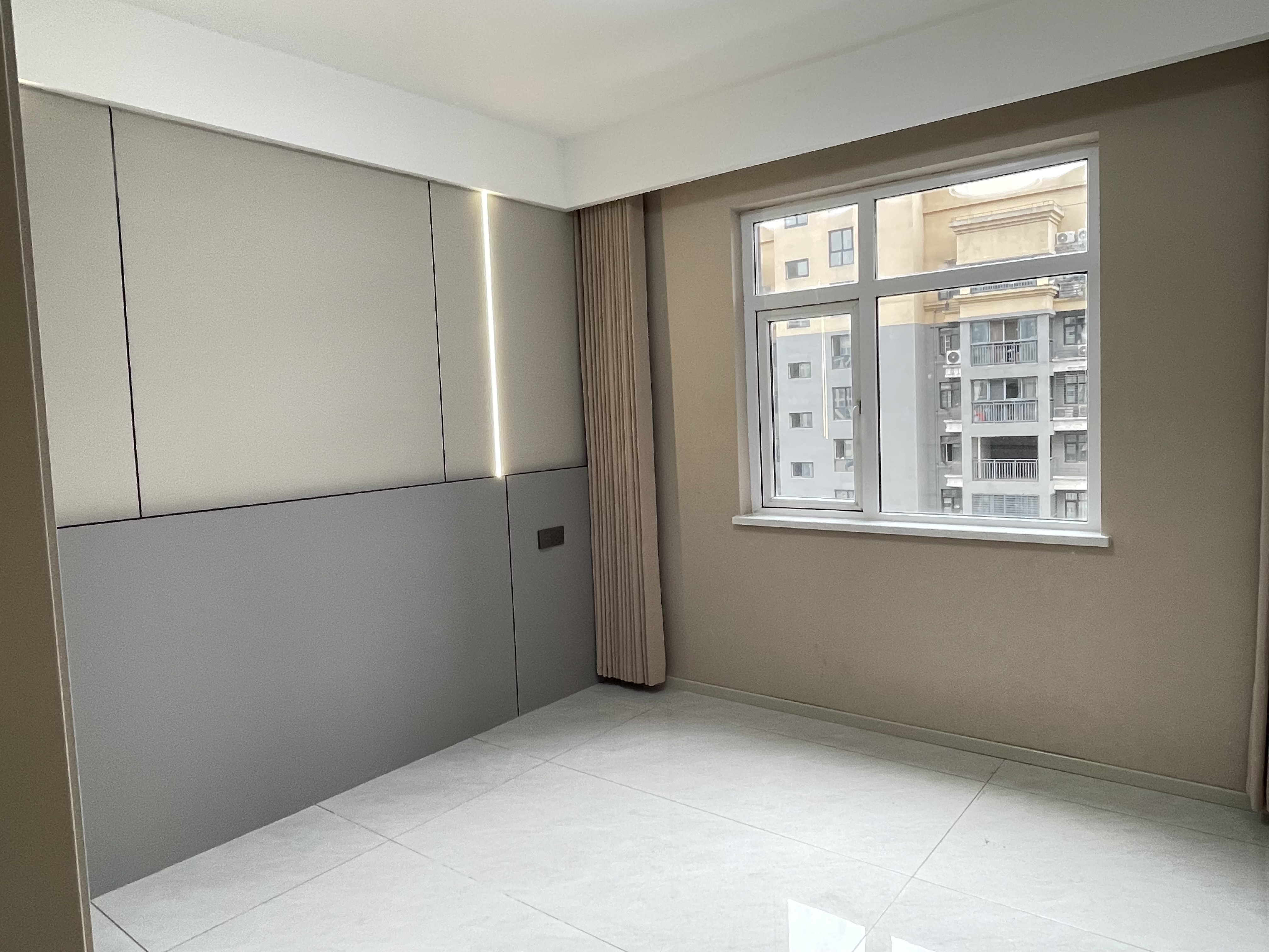 天诚缘3室2厅2卫全新精装修两证全满2年优价出售！