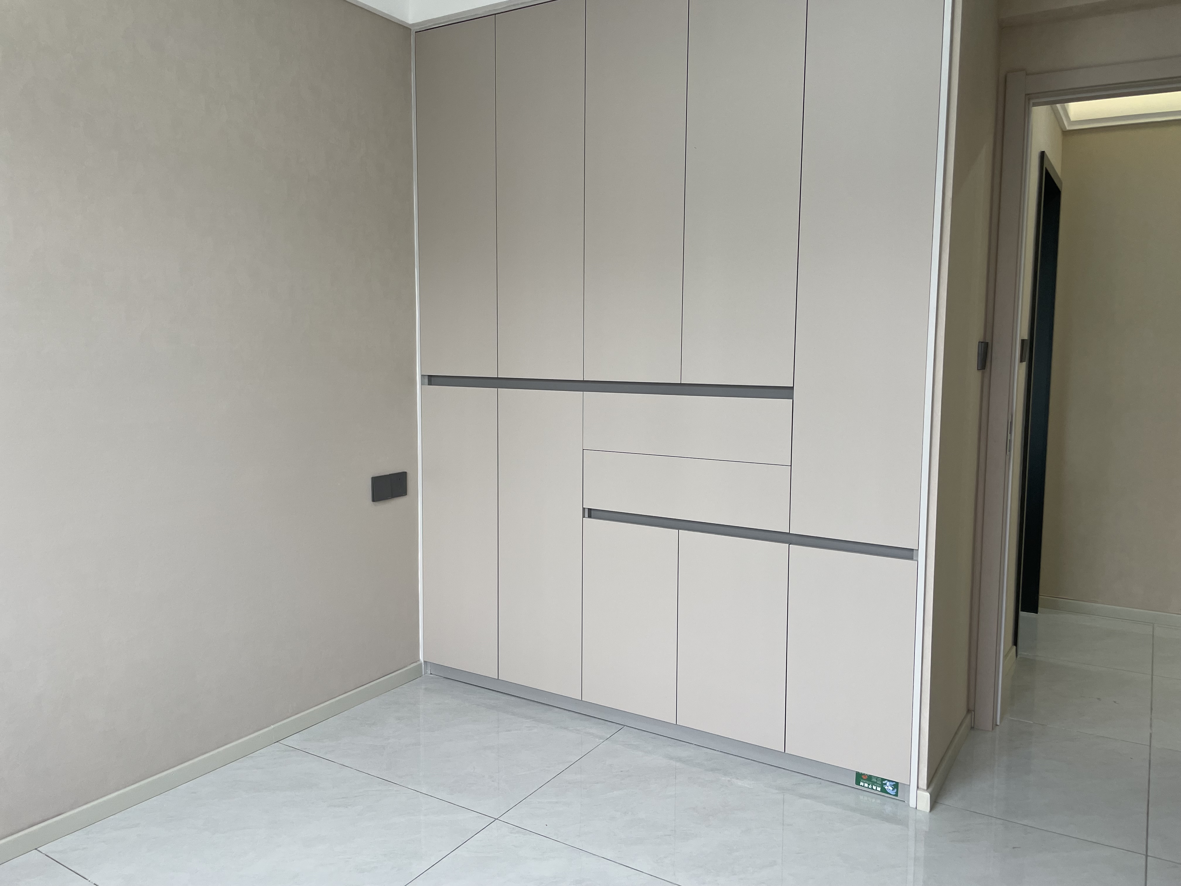 天诚缘3室2厅2卫全新精装修两证全满2年优价出售！