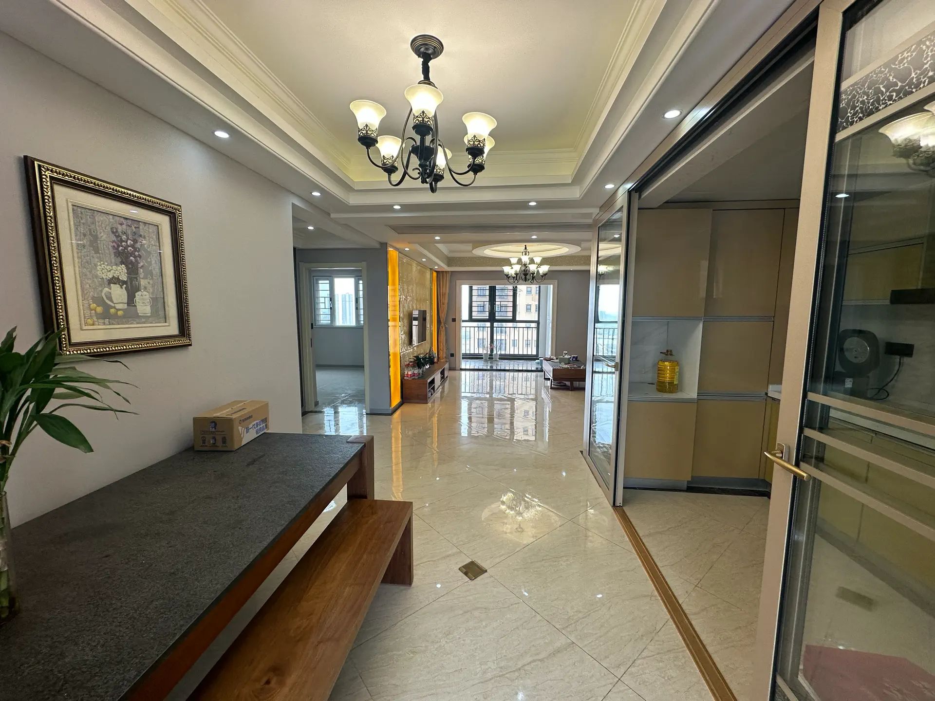 仙桃满庭春3室2厅2卫精装修家具家电齐全优价出售，居家的理想选择！