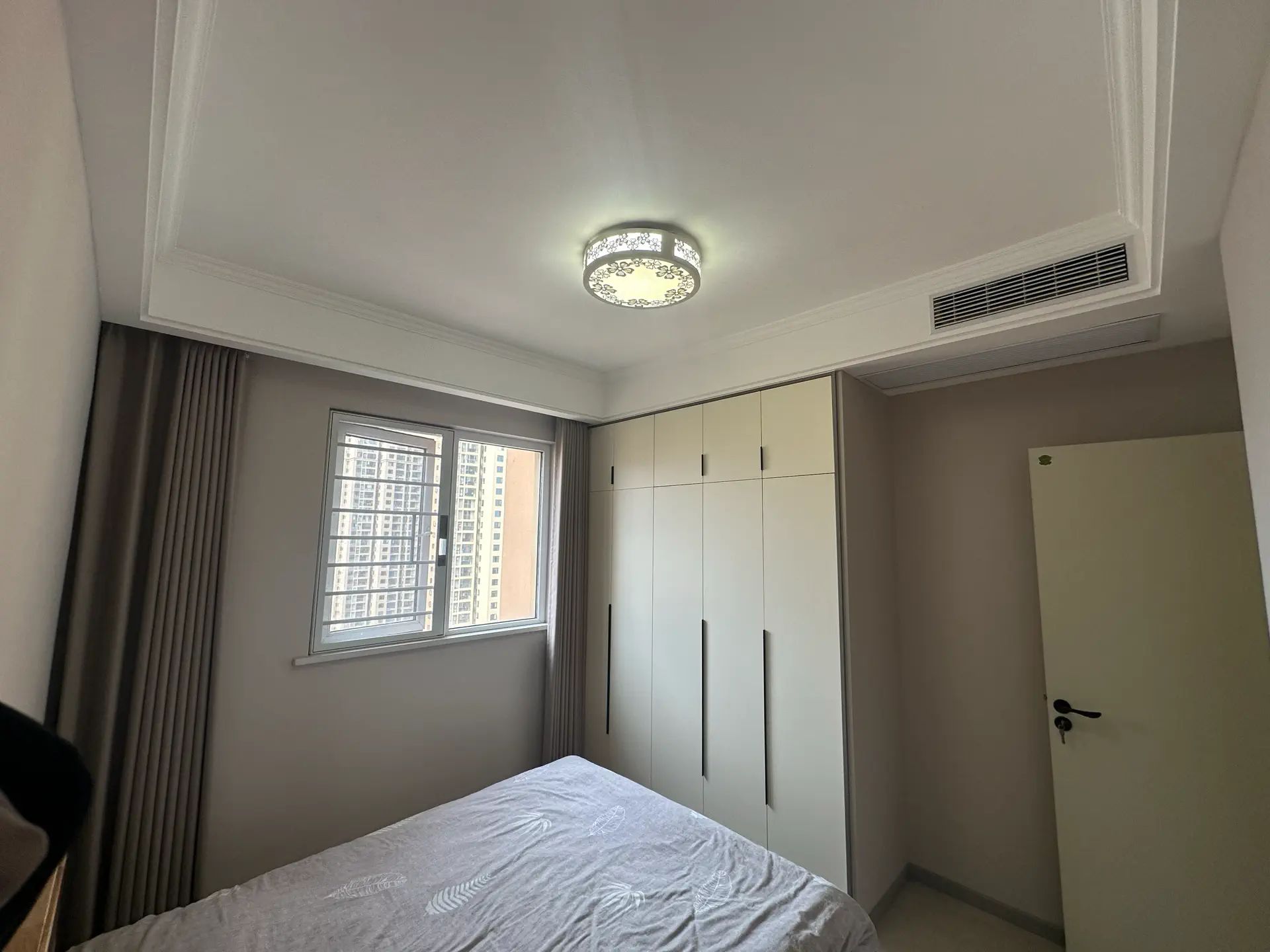 仙桃满庭春3室2厅2卫精装修家具家电齐全优价出售，居家的理想选择！