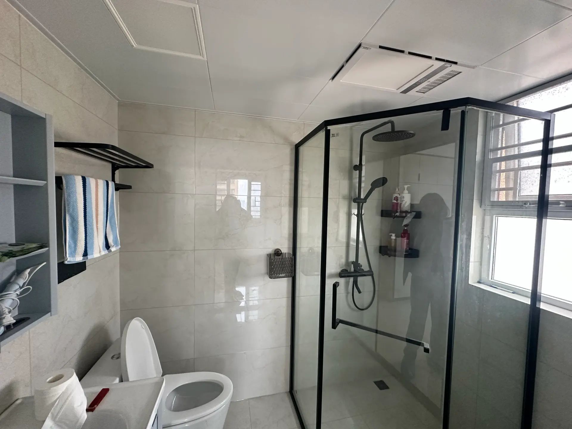 仙桃满庭春3室2厅2卫精装修家具家电齐全优价出售，居家的理想选择！