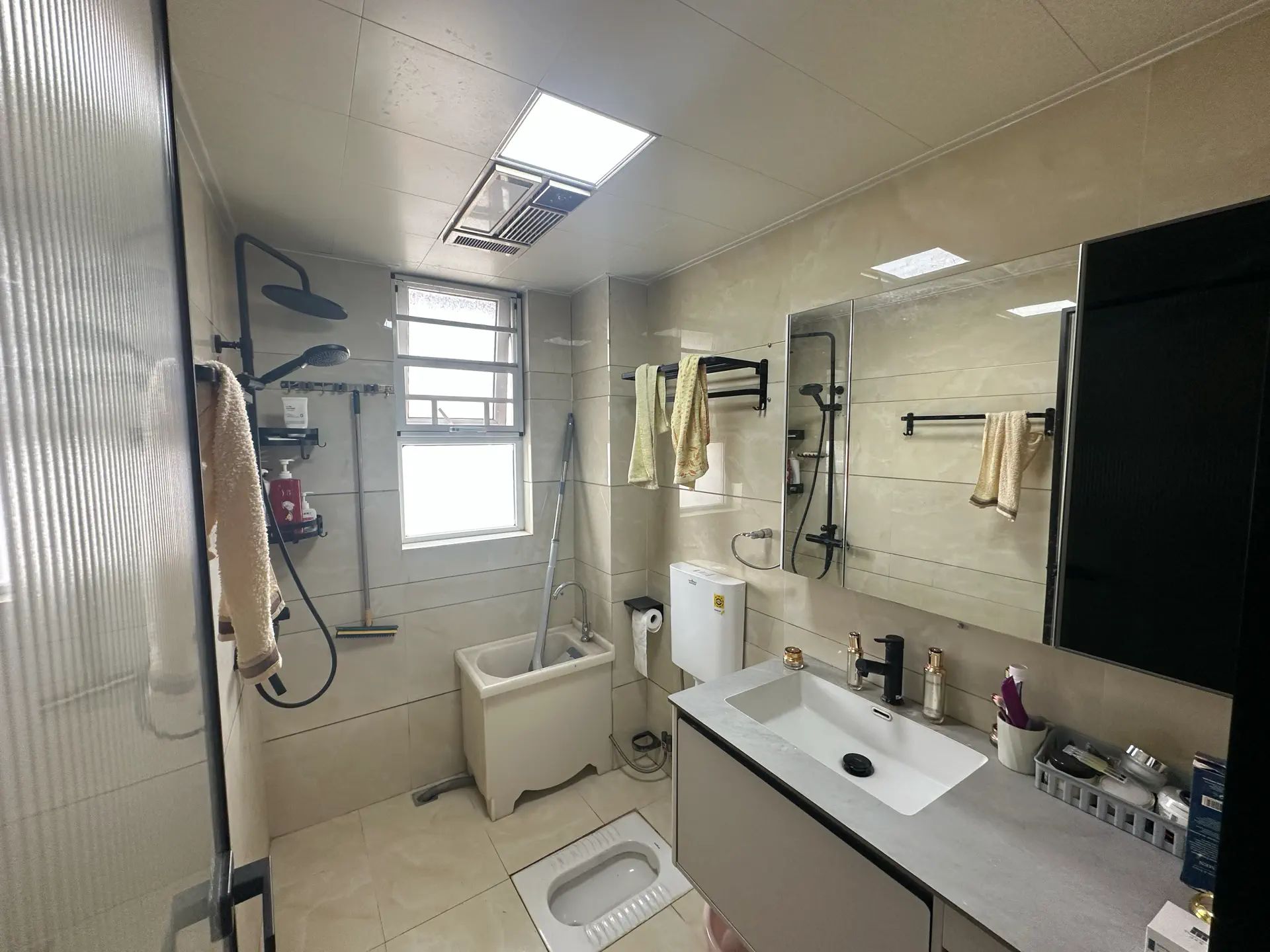 仙桃满庭春3室2厅2卫精装修家具家电齐全优价出售，居家的理想选择！