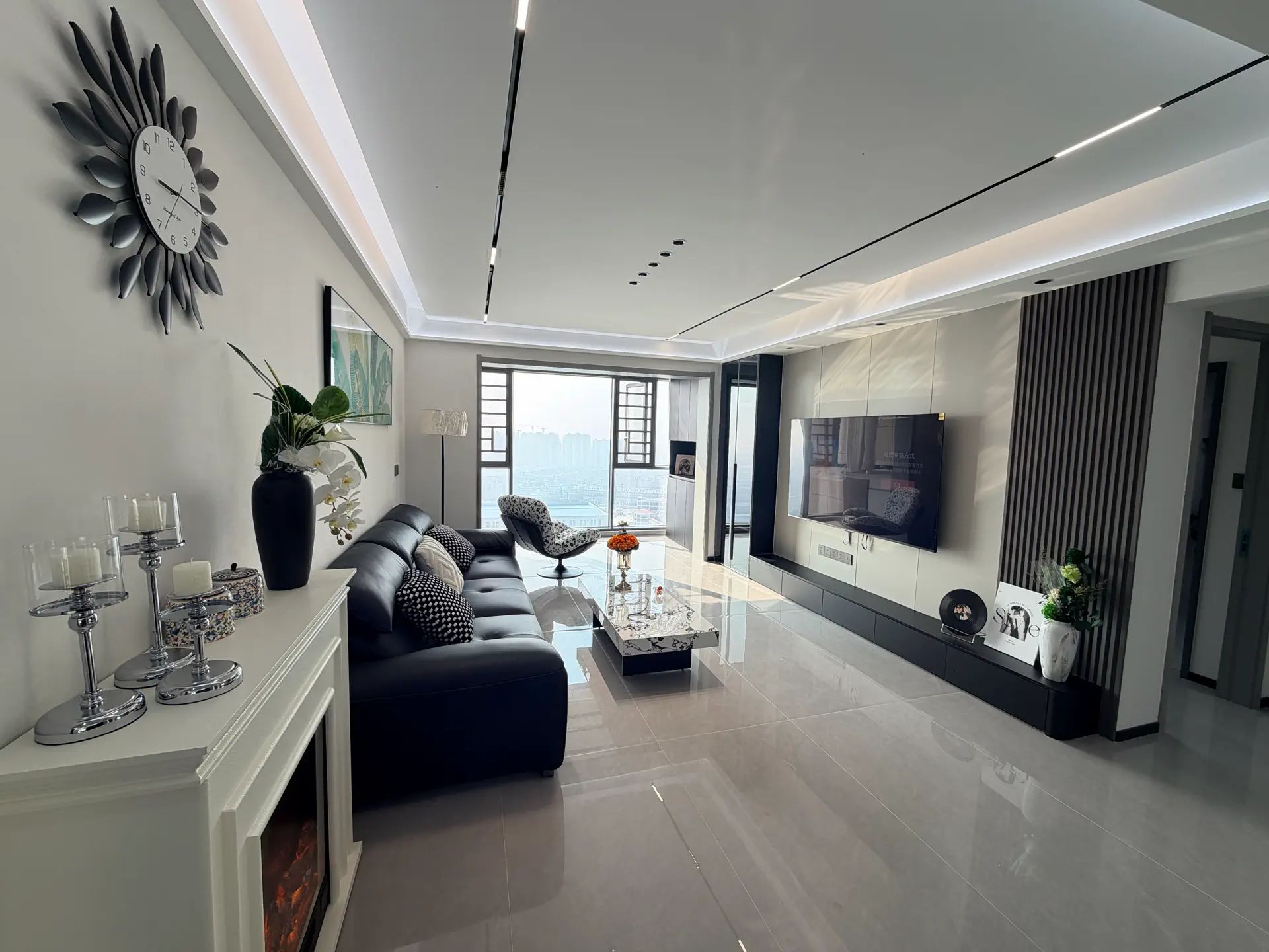 森林国际城4房两厅2卫精装修家具家电齐全，优价出售