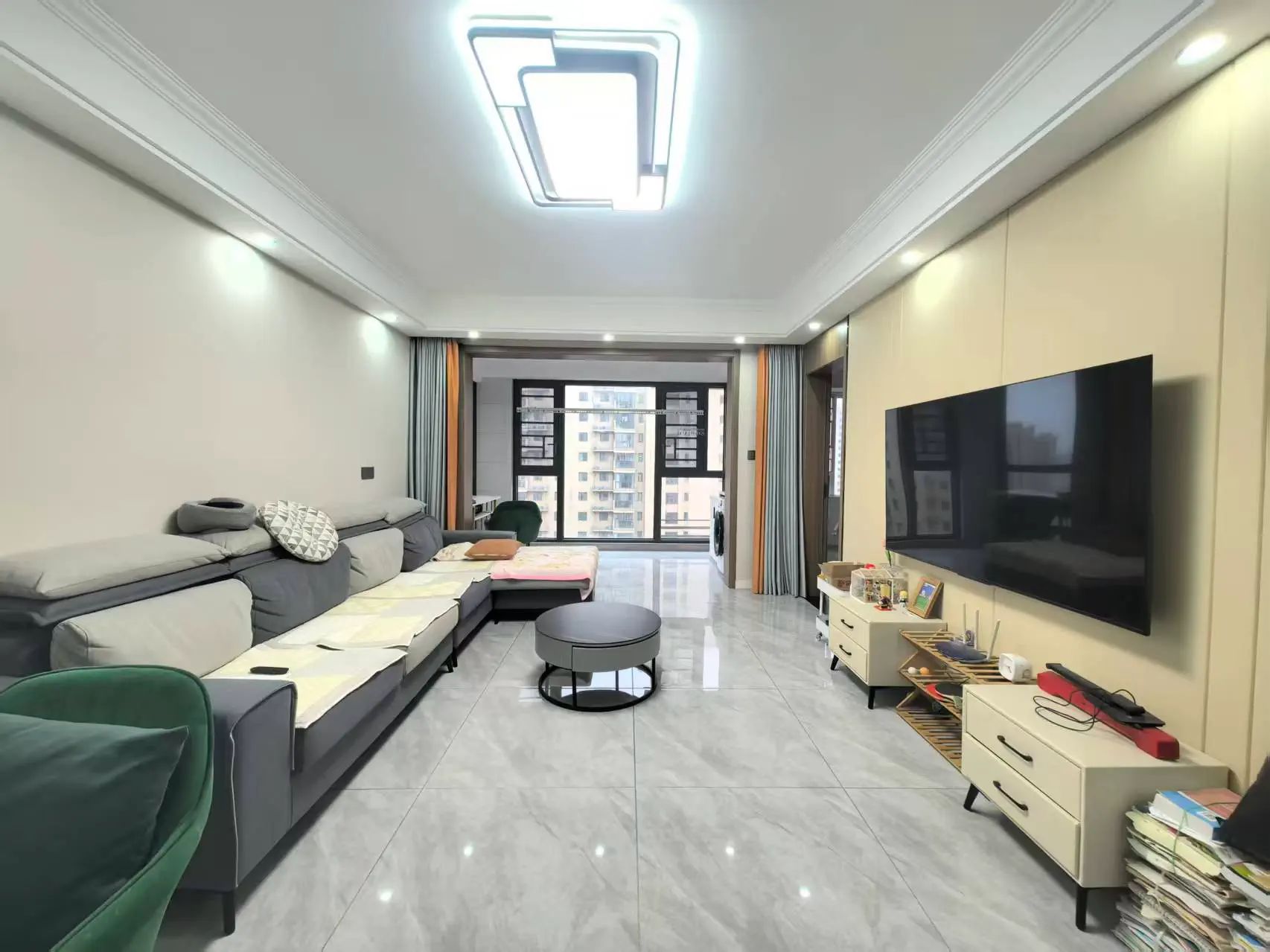 仙桃满庭春3室2厅1卫全新精装修，只住了几个月两证满2年优价出售！