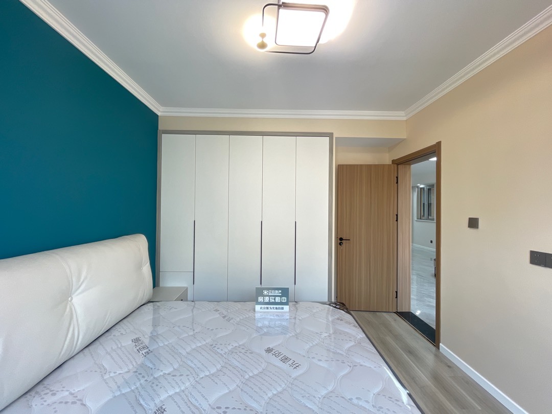 仙桃满庭春3室2厅1卫全新精装修，只住了几个月两证满2年优价出售！