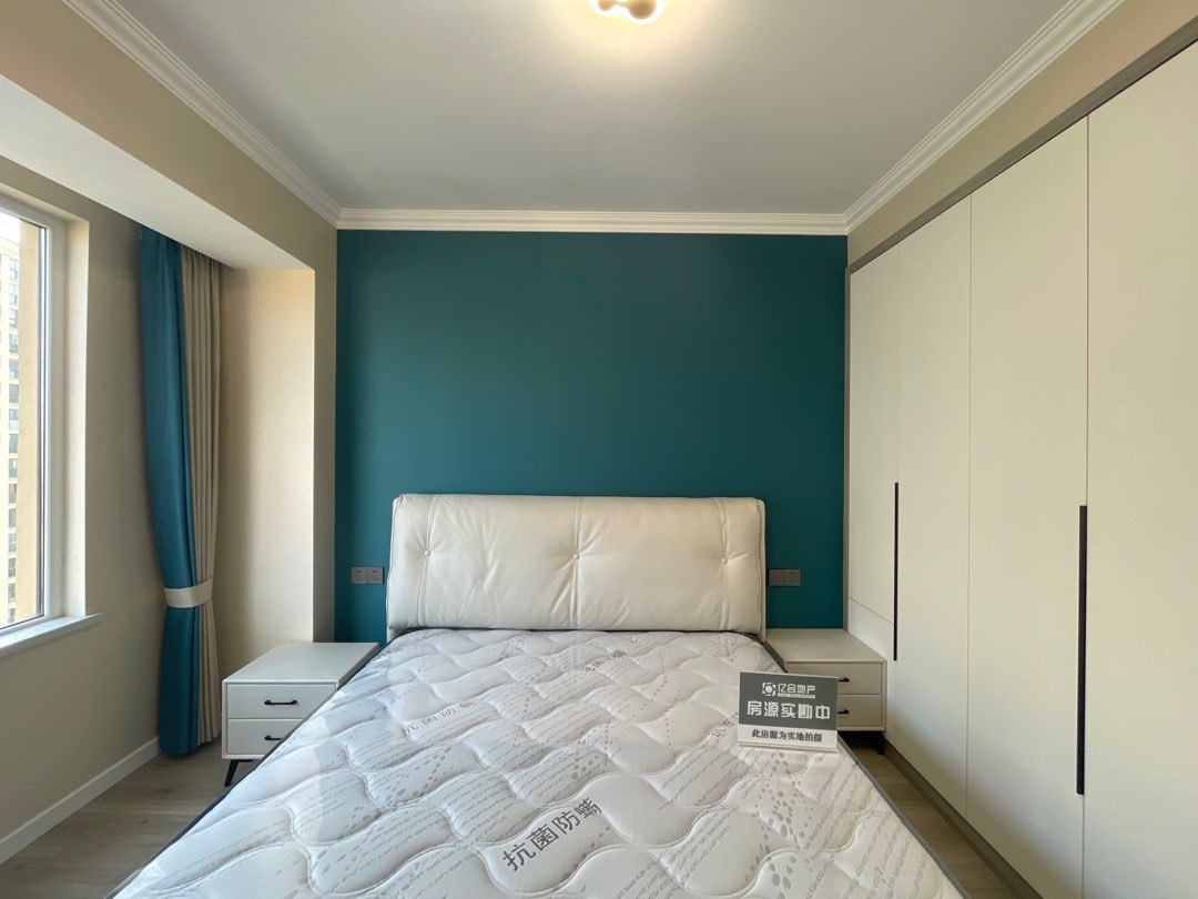 仙桃满庭春3室2厅1卫全新精装修，只住了几个月两证满2年优价出售！