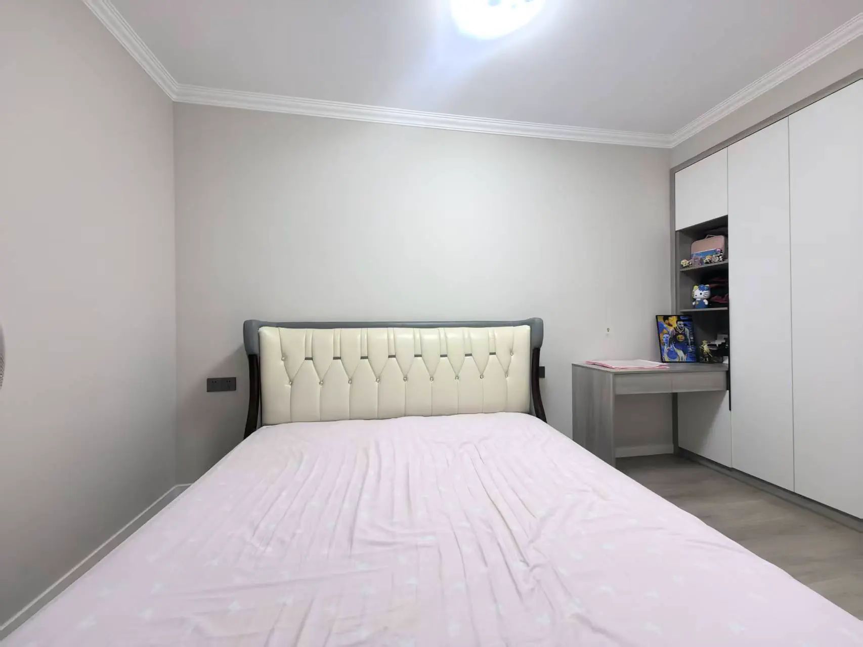 仙桃满庭春3室2厅1卫全新精装修，只住了几个月两证满2年优价出售！