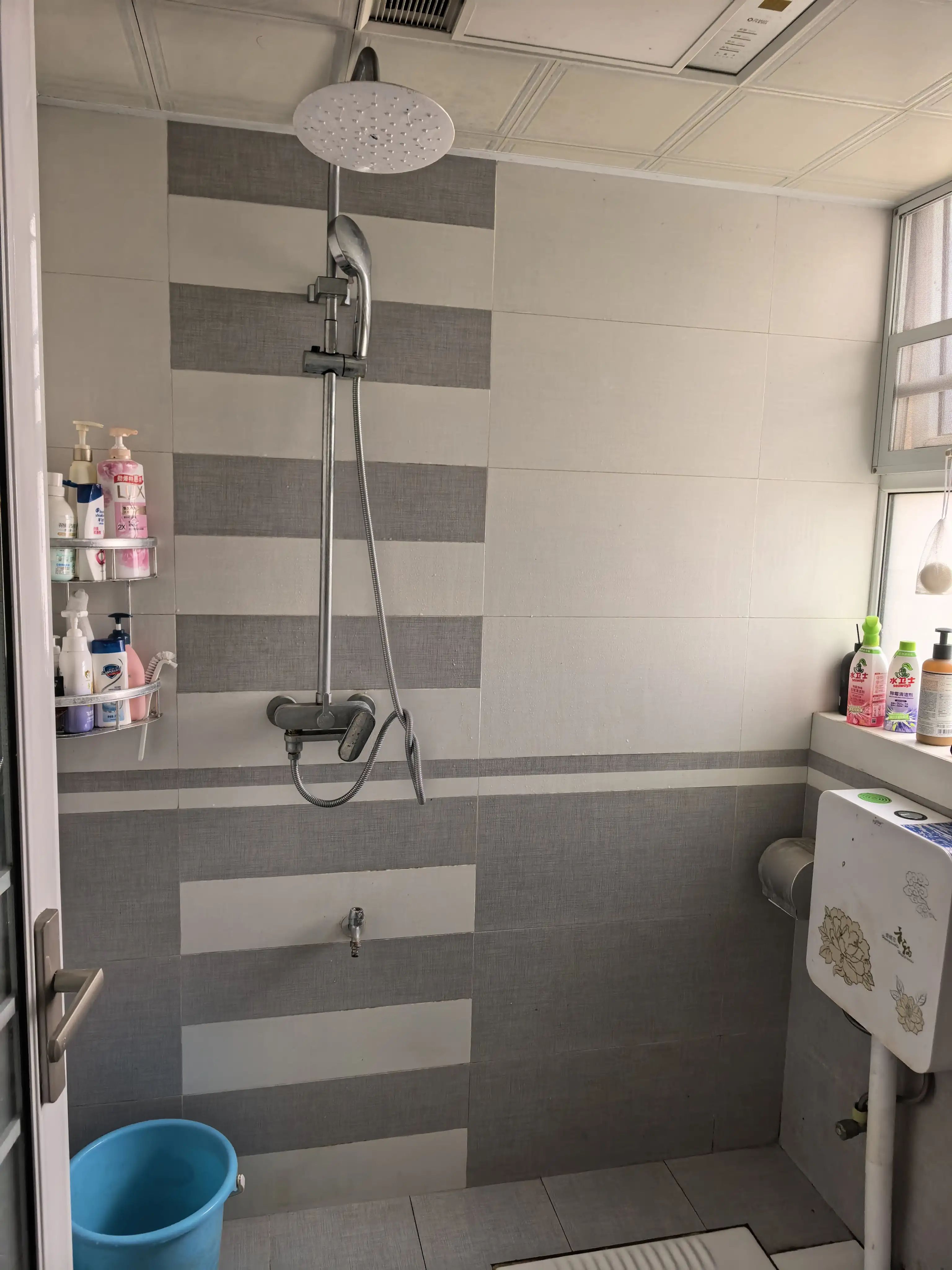 满庭春3室2厅2卫户型方正南北通透前后阳台精装修保养完好！优价出售！居家理想选择！