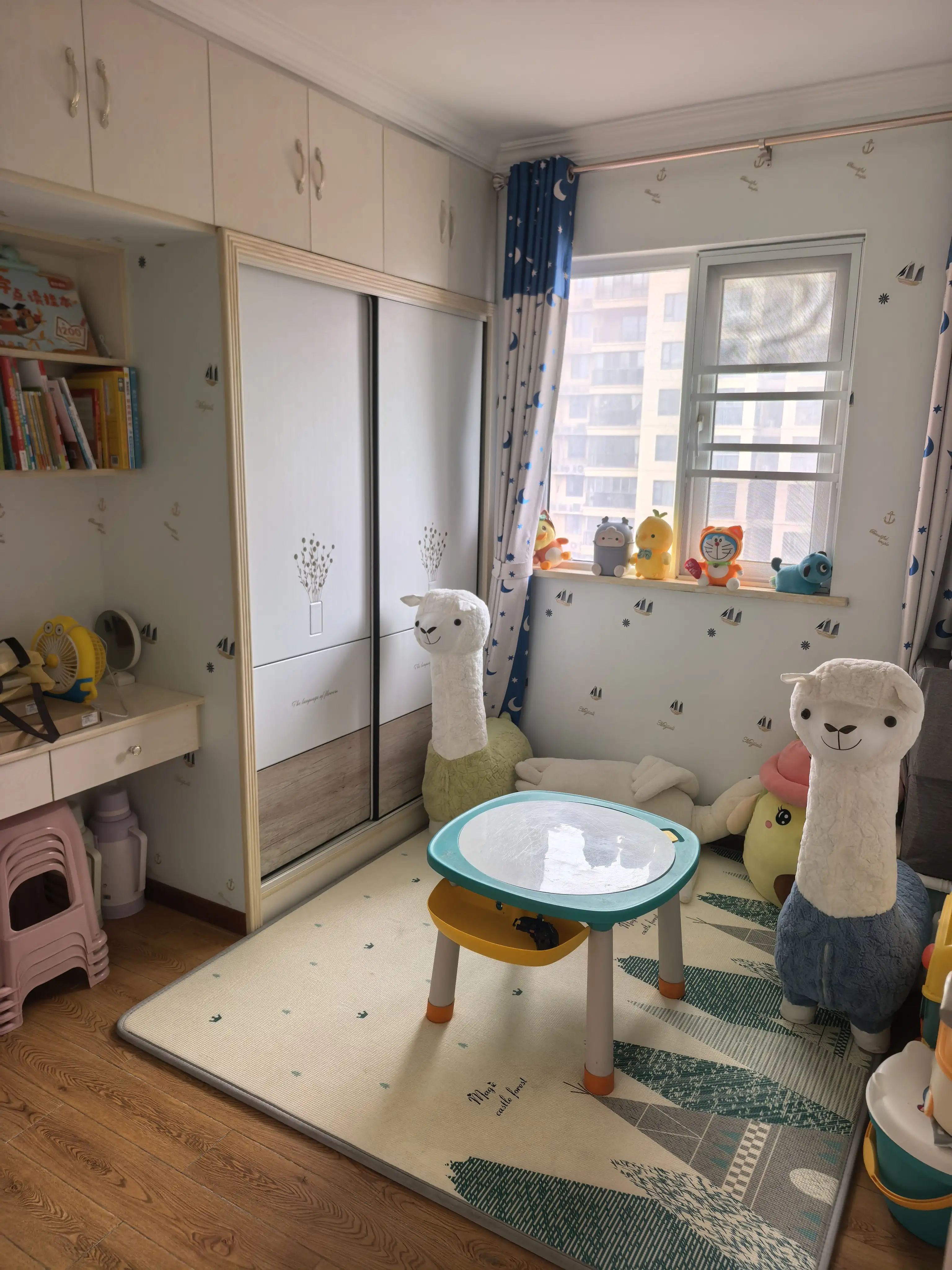 满庭春3室2厅2卫户型方正南北通透前后阳台精装修保养完好！优价出售！居家理想选择！