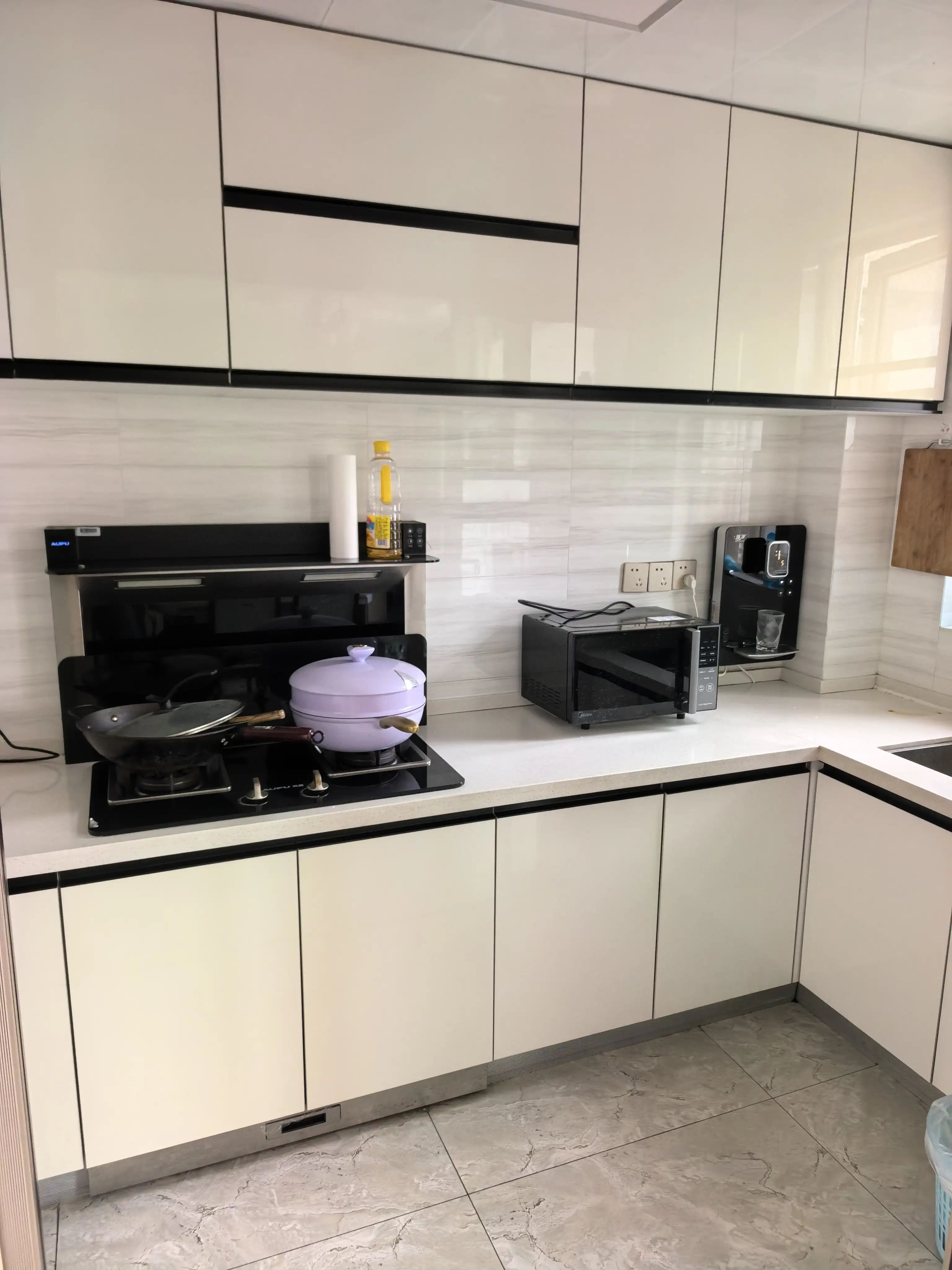 满庭春3室2厅2卫户型方正南北通透前后阳台精装修保养完好！优价出售！居家理想选择！