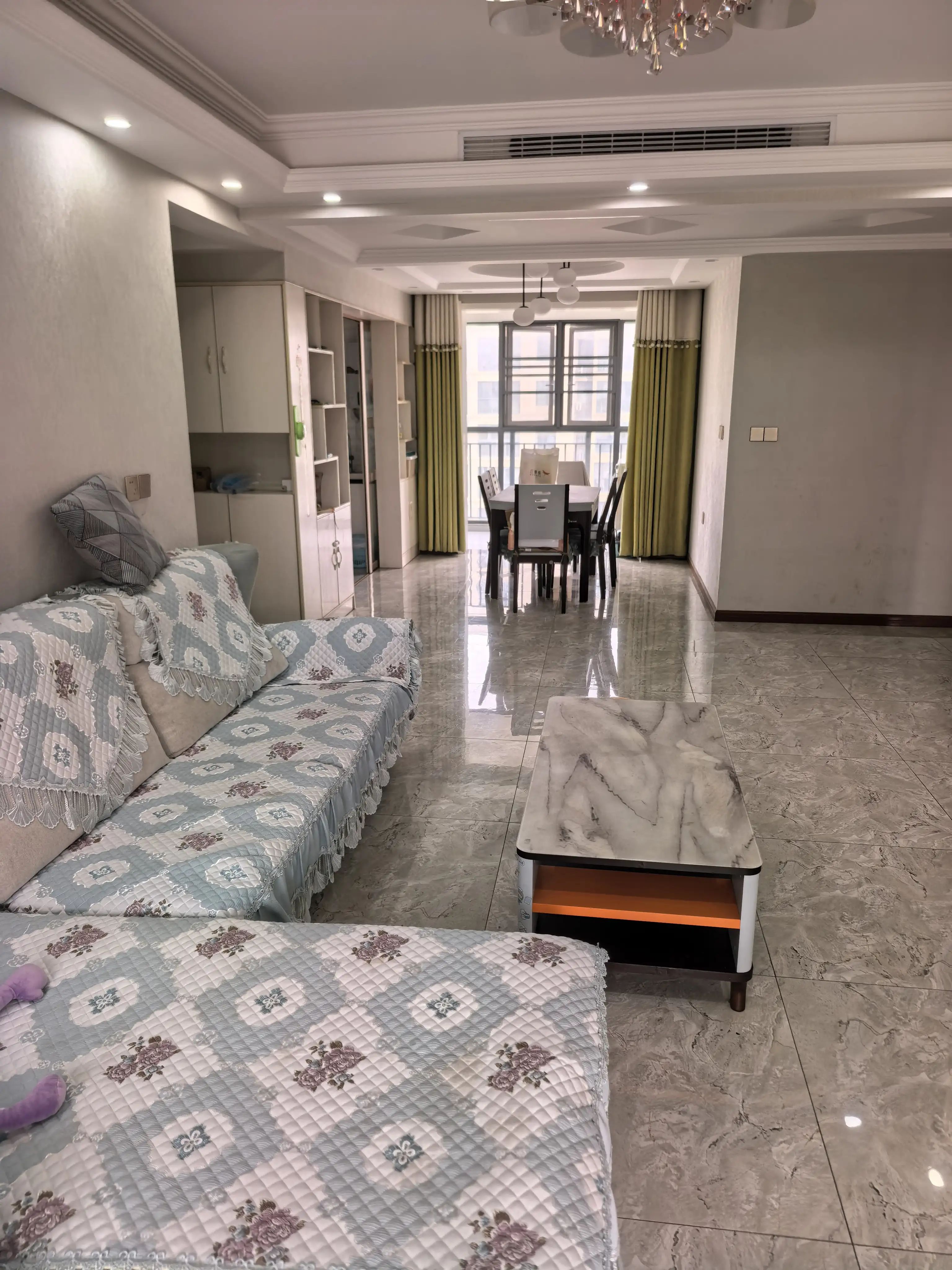 满庭春3室2厅2卫户型方正南北通透前后阳台精装修保养完好！优价出售！居家理想选择！