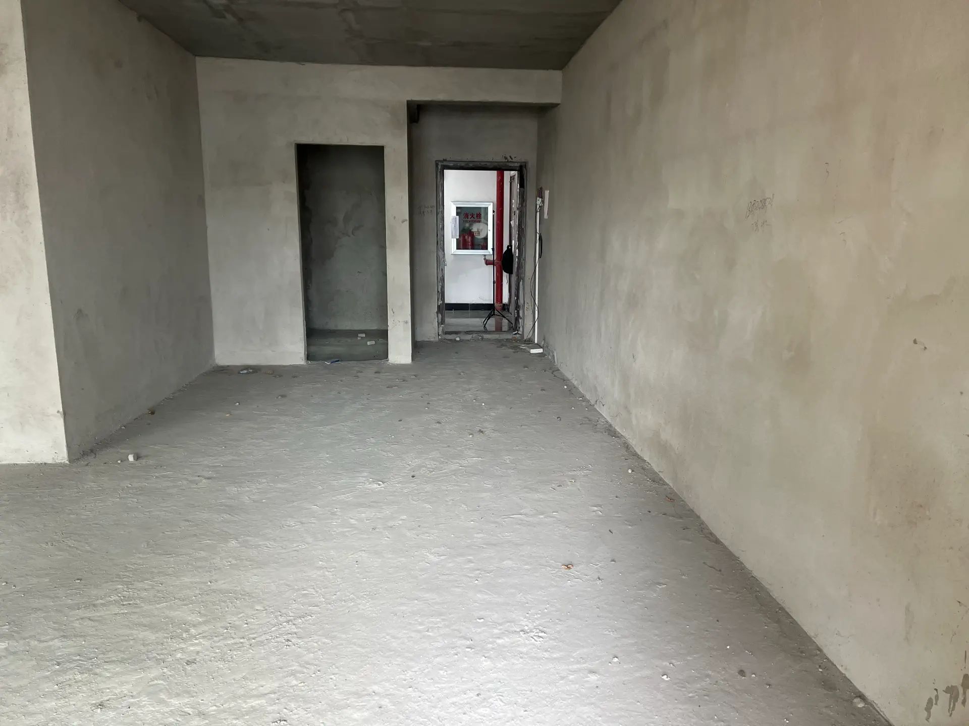 仙桃沔阳公馆3室2厅2卫全新毛坯房户型方正三开间朝南，