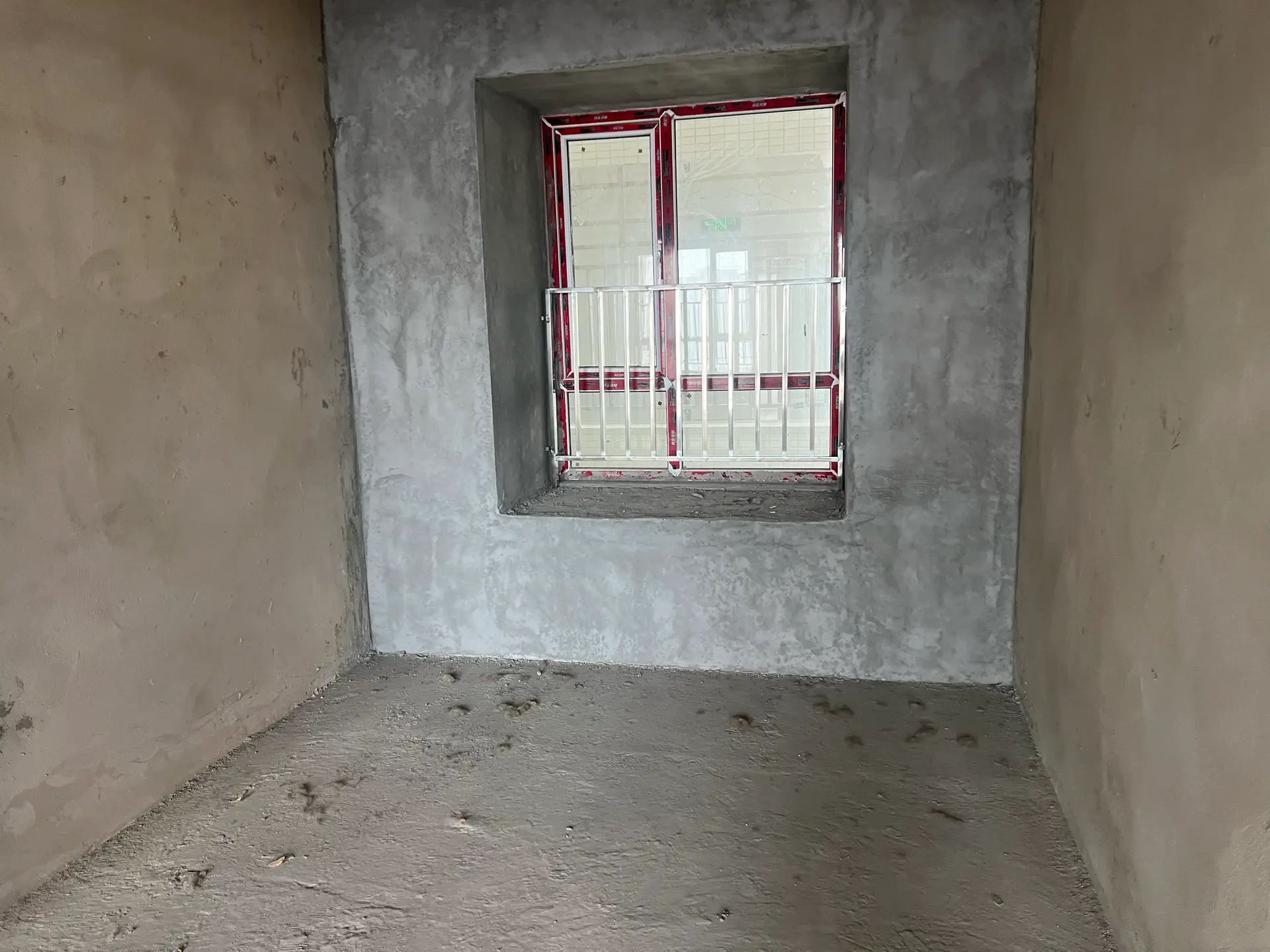 仙桃沔阳公馆3室2厅2卫全新毛坯房户型方正三开间朝南，