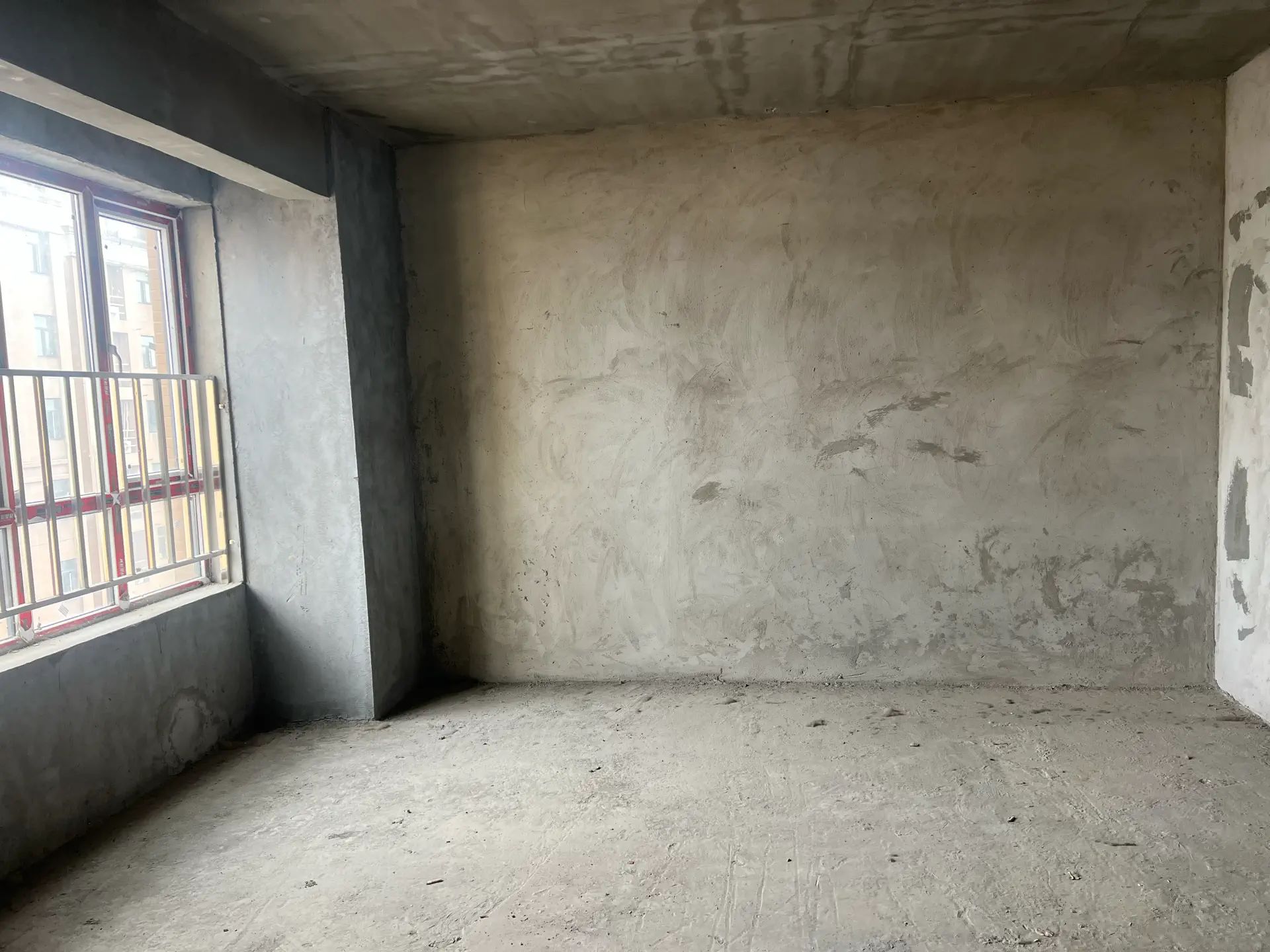 仙桃沔阳公馆3室2厅2卫全新毛坯房户型方正三开间朝南，
