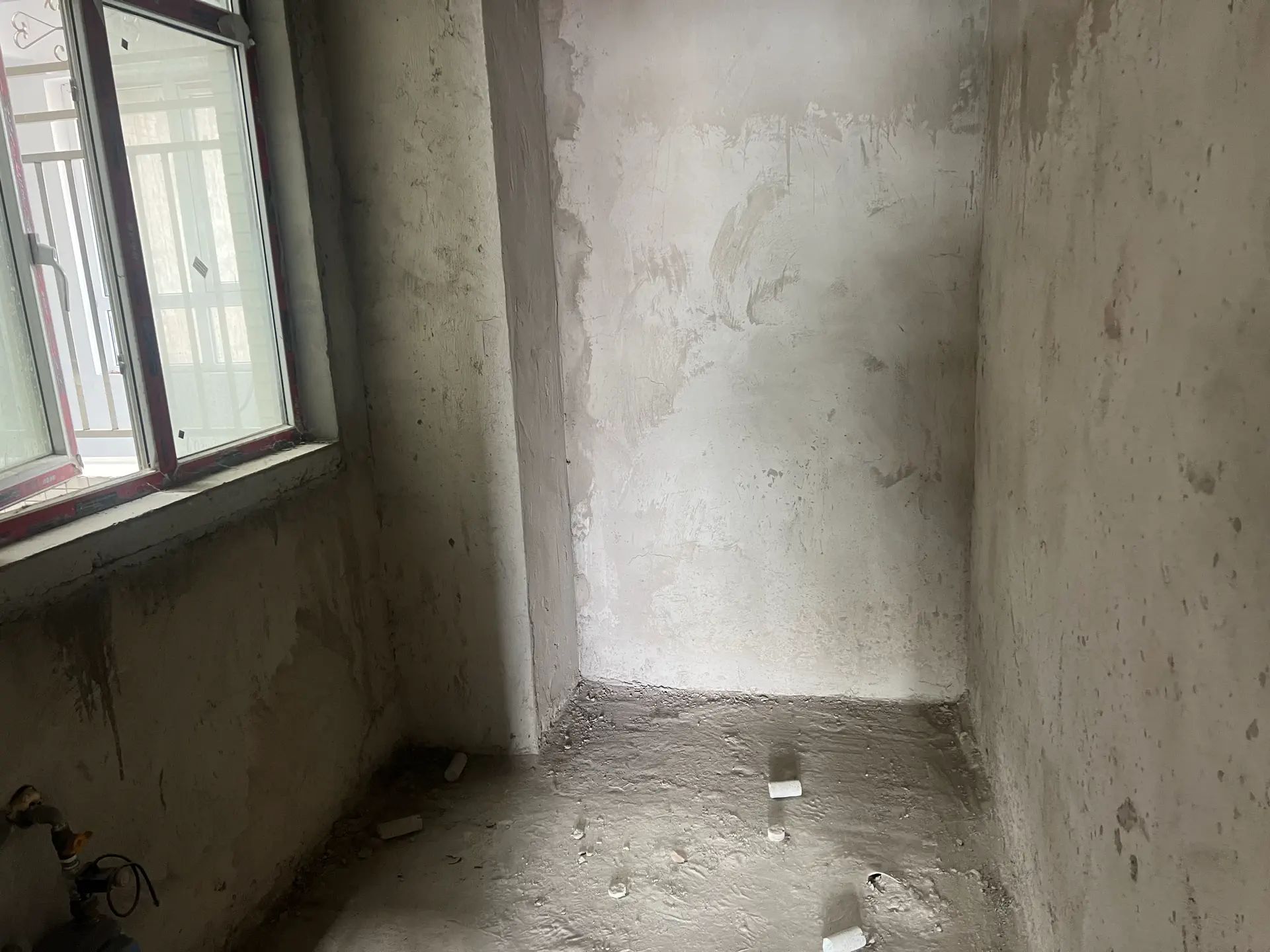 仙桃沔阳公馆3室2厅2卫全新毛坯房户型方正三开间朝南，
