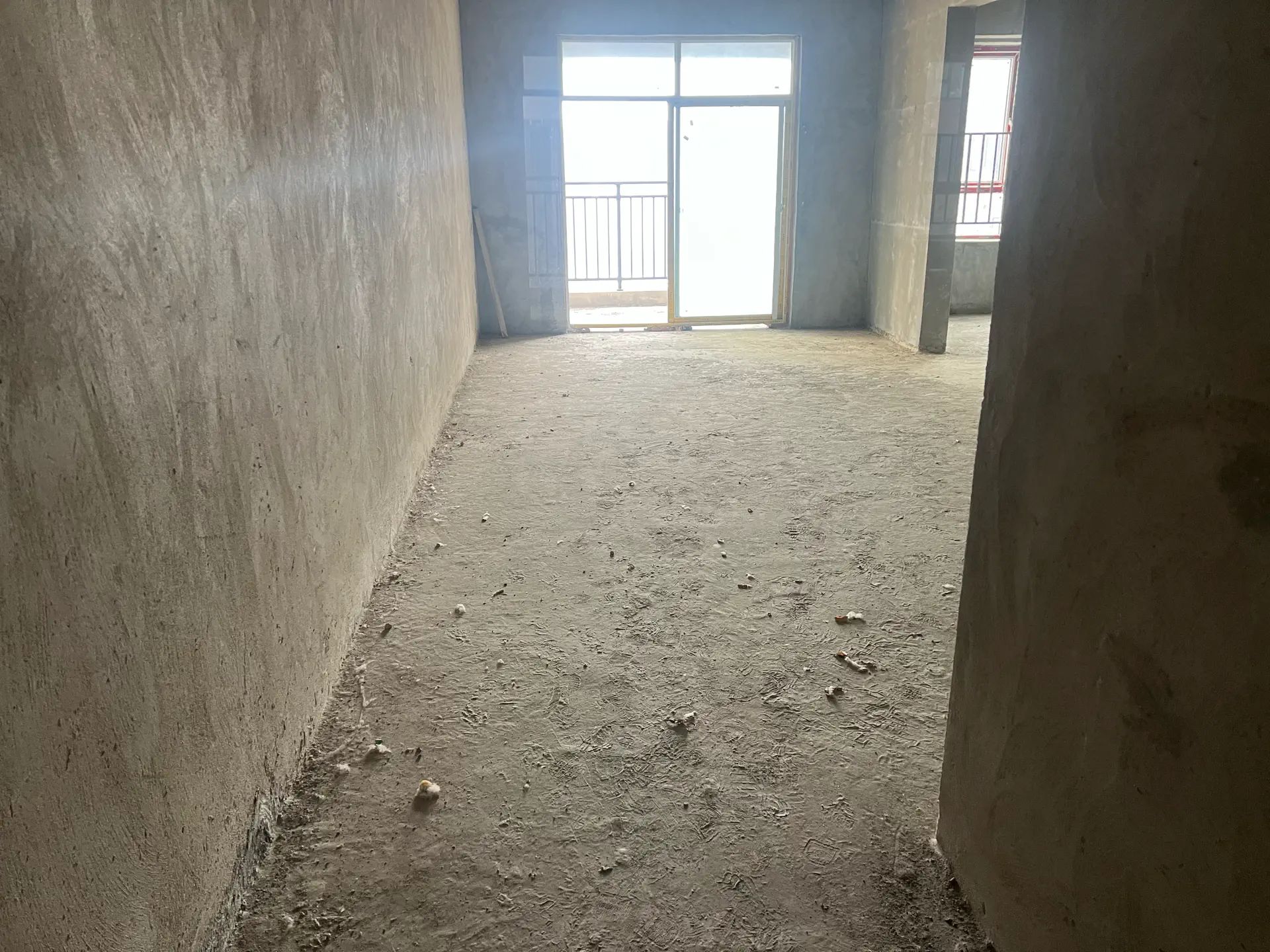 仙桃沔阳公馆3室2厅2卫全新毛坯房户型方正三开间朝南，