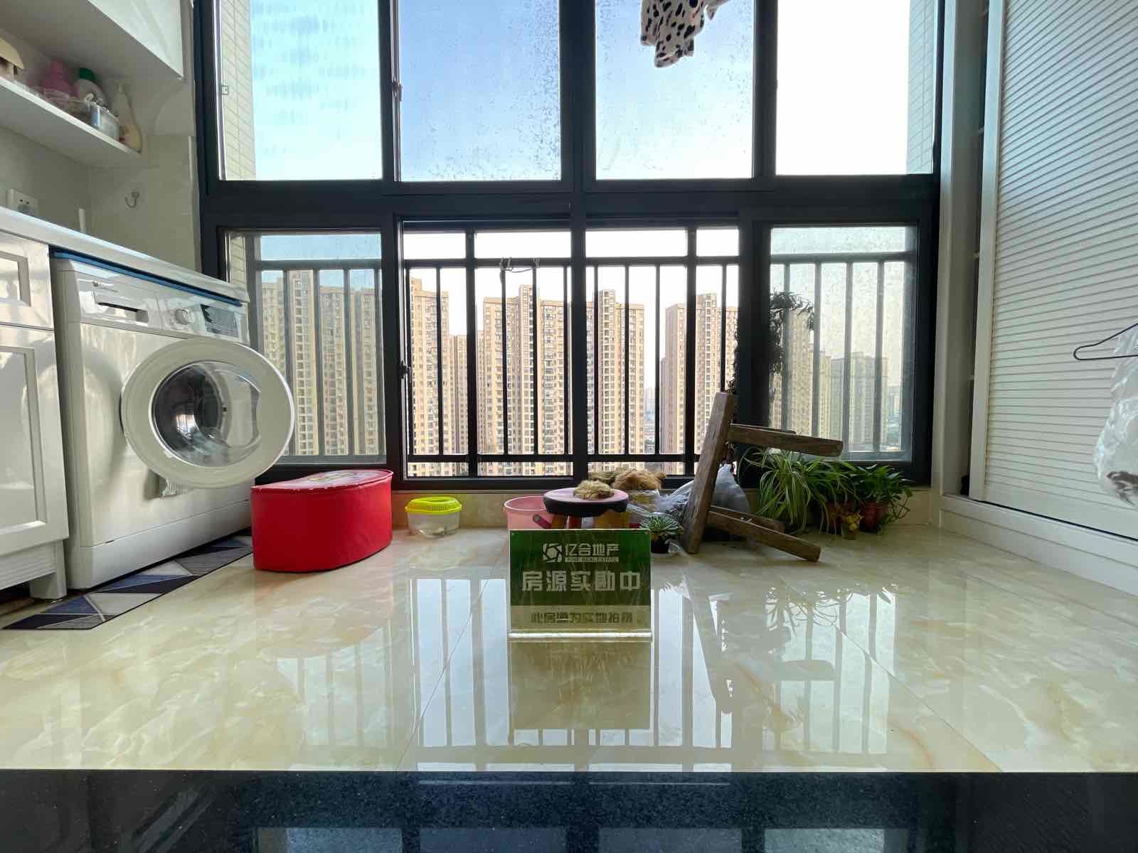 和合国际城4期3室2厅2卫精装修家具家电全配优价出售！居家的理想选择！边户是边户！