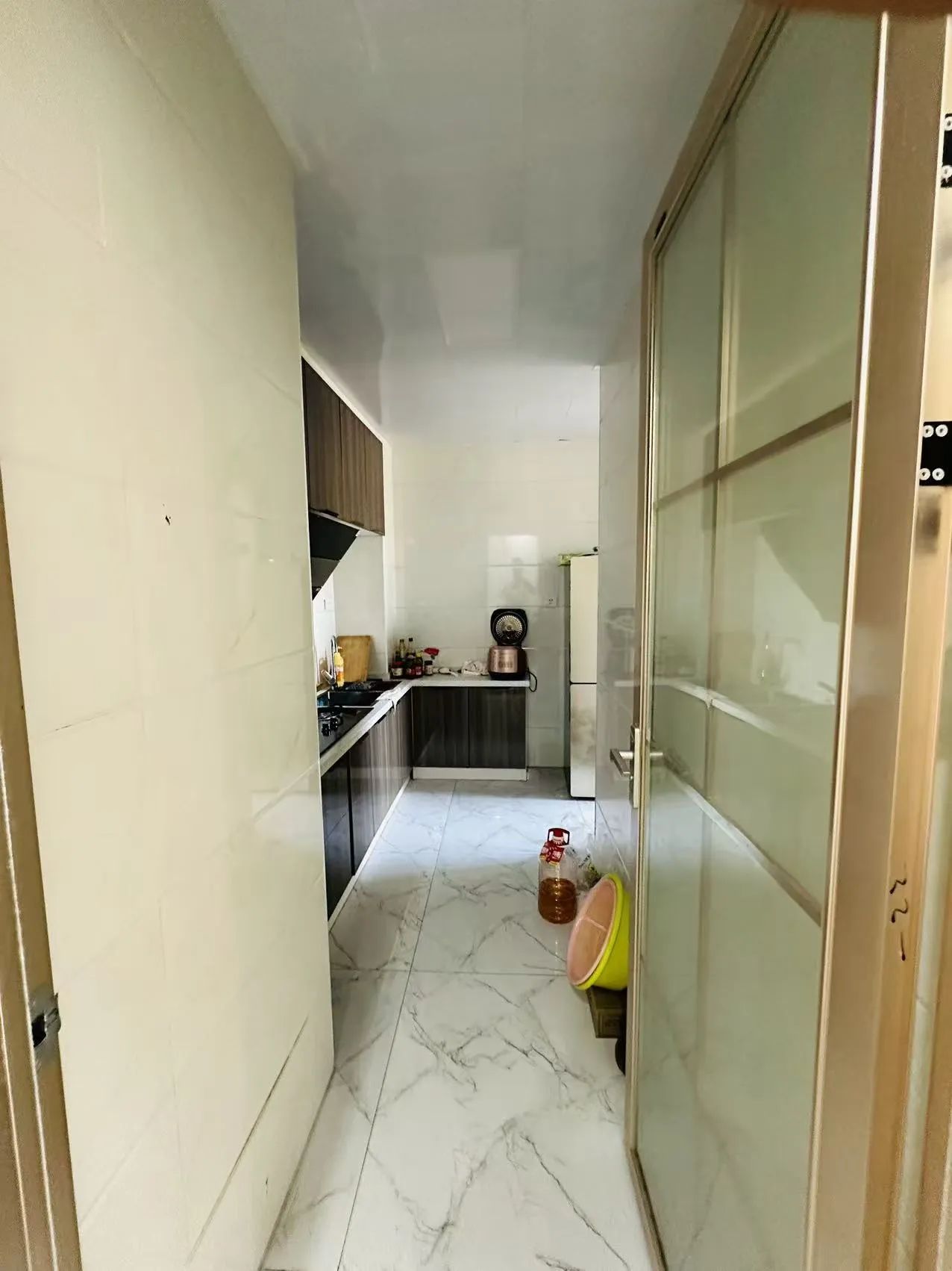现代明珠新城，2室2厅1卫精装修总高11层的小高层所在中高好楼层！