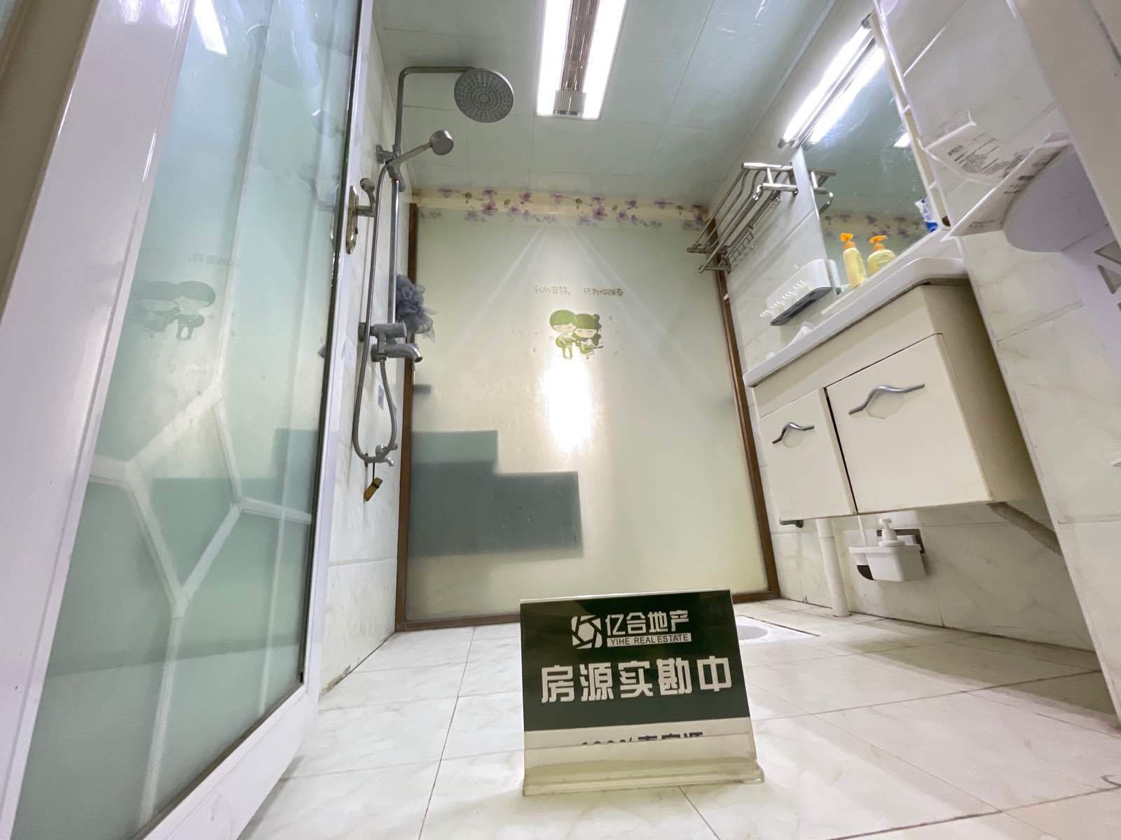 漫城林语3室2厅2卫精装修保养完好欢迎直接来看房子。