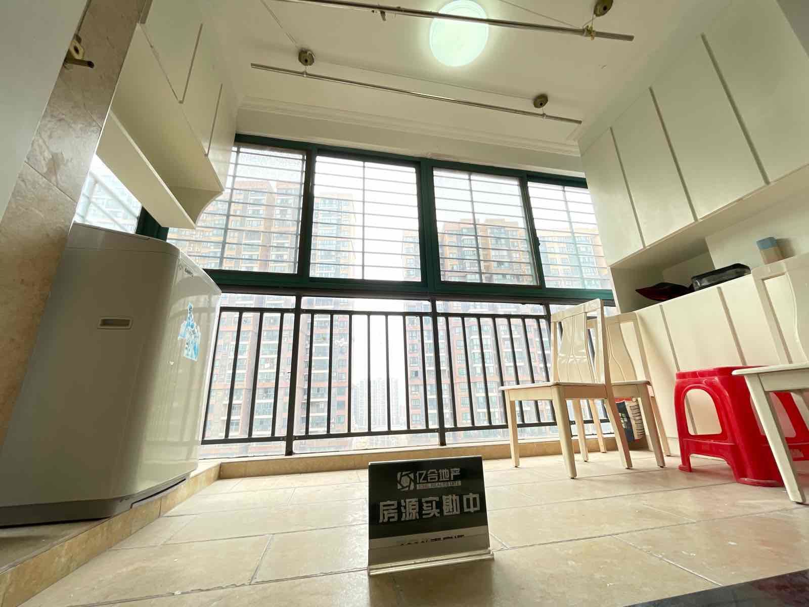 漫城林语3室2厅2卫精装修保养完好欢迎直接来看房子。