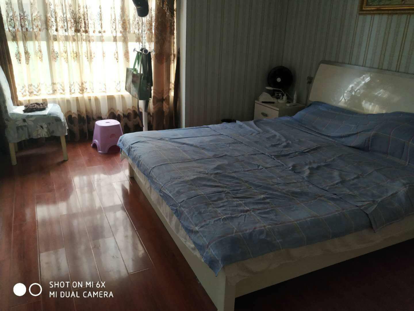 颐和公馆3室2厅2卫精装修家具家电齐全拎包即住！