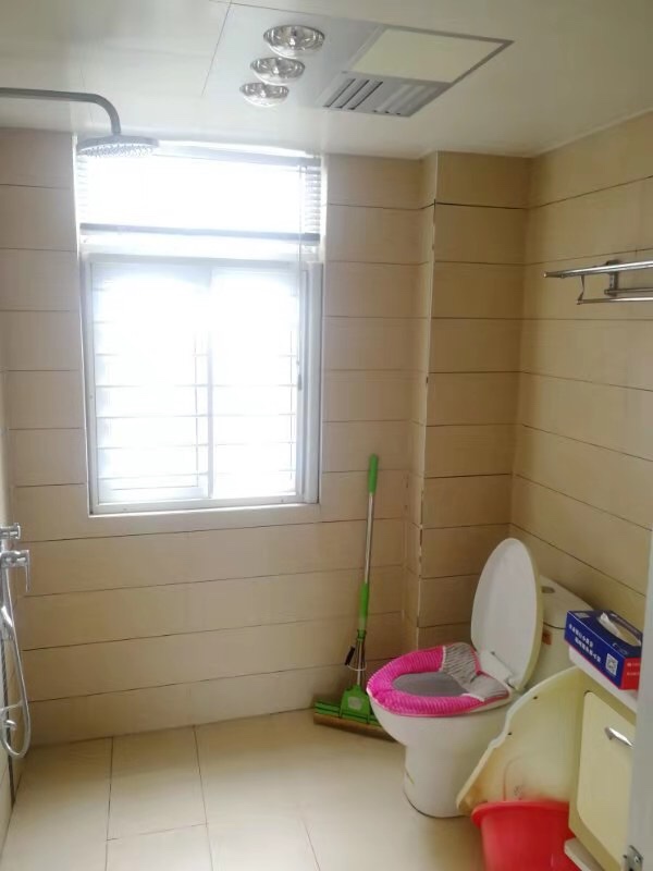 福星城大户型，入户花园，超大阳台，交通便利，证满二