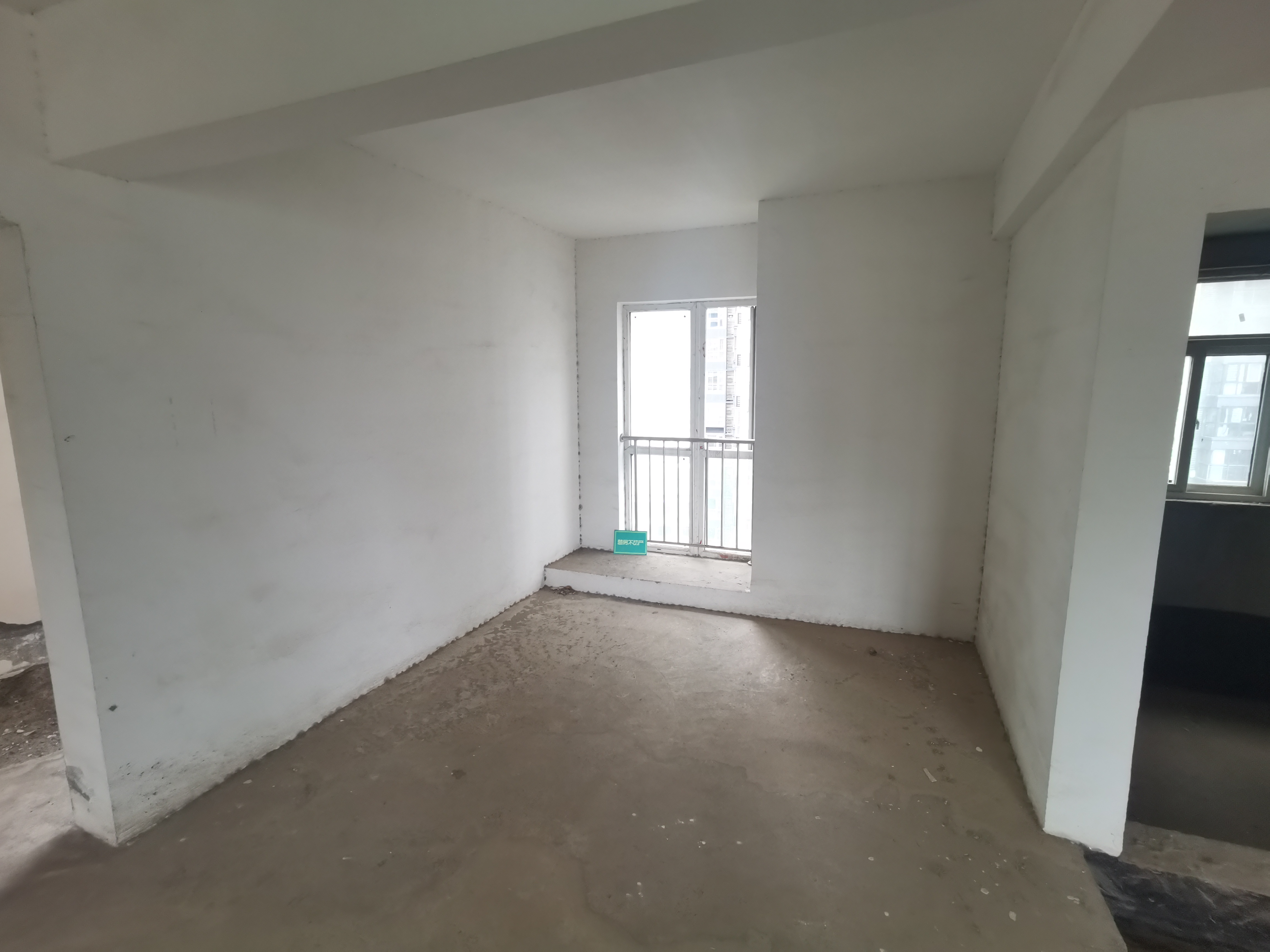 福星城毛坯大三房老证看房方便