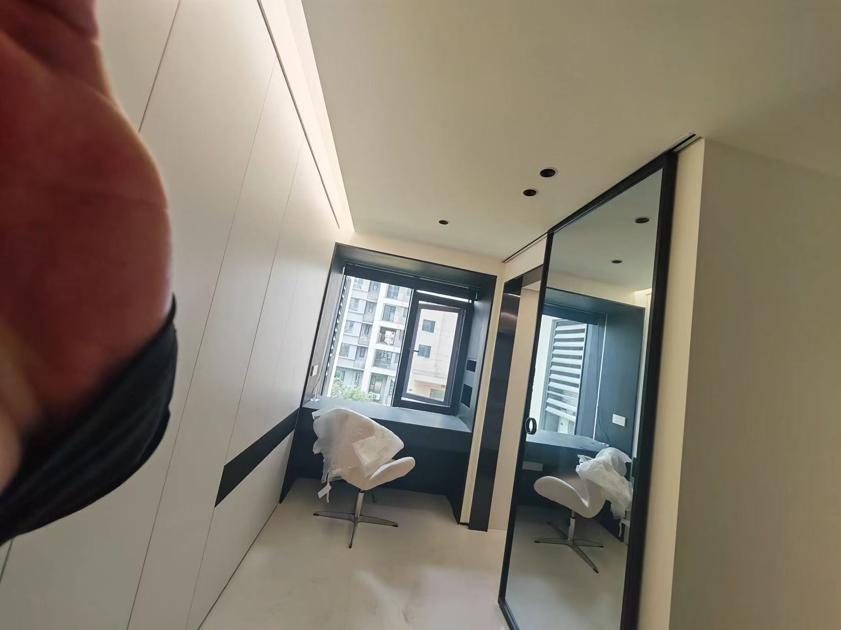 降价啦，蓝天花园，1梯1户144平拐角大阳台，精装全新精装四房，小高层