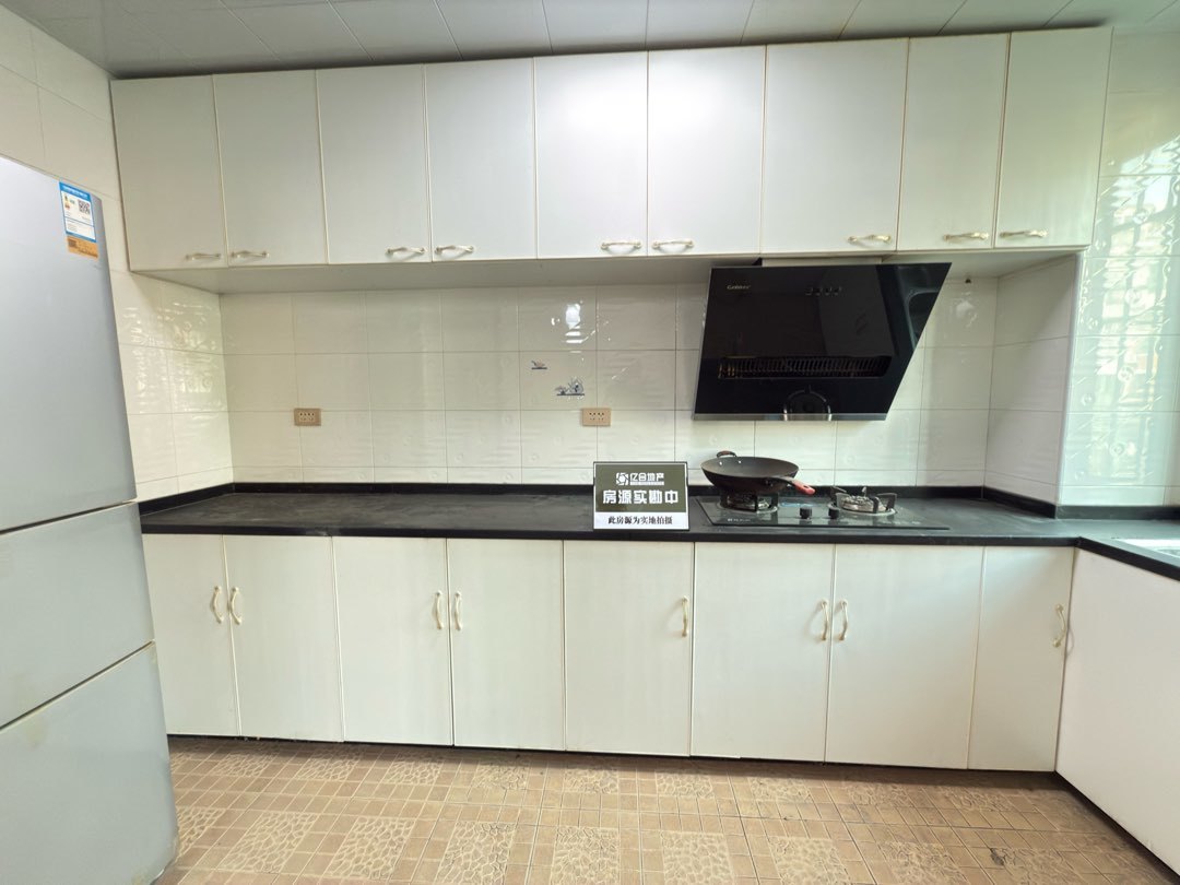 诚心出售，城南，青青家园，步梯四楼，精装两房，