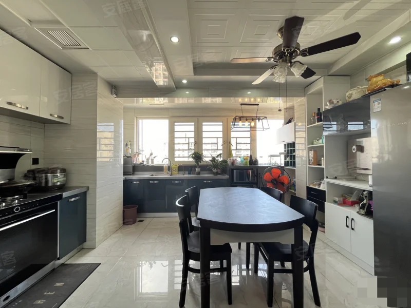 元泰B2区，豪妆四房，东边户，99成新，中间好楼层，全屋中央空调，证满2