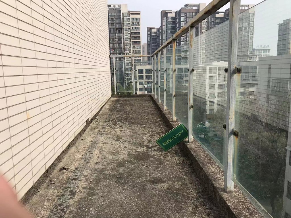 世纪雅园毛坯复式户型方正带一个车位房东诚意出售