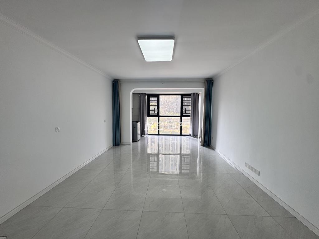 城南， ​蓝天新城，带大露台，精装三房，单价5700，证满二 ，采光好