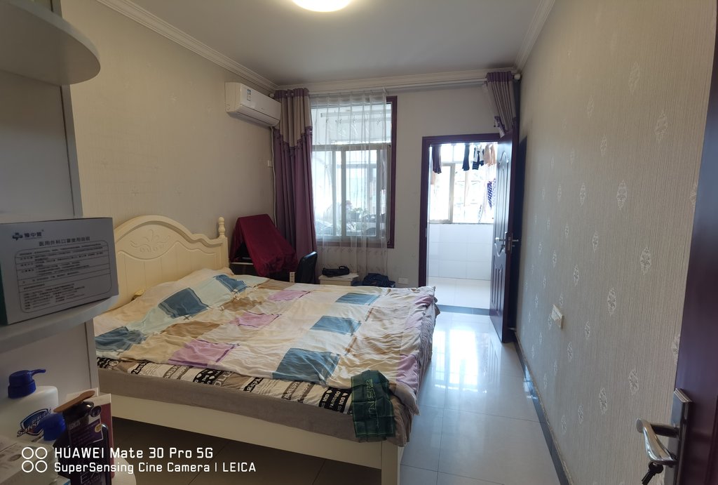 交通路菜场旁西侧小区精装三房拎包入住房子只装修了两三年外观新赶紧来电吧