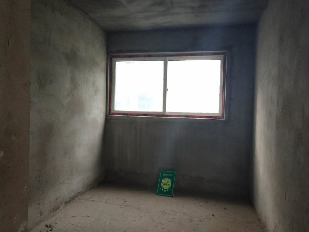 和合国际.毛坯三房带露台.证件满二.看房方便