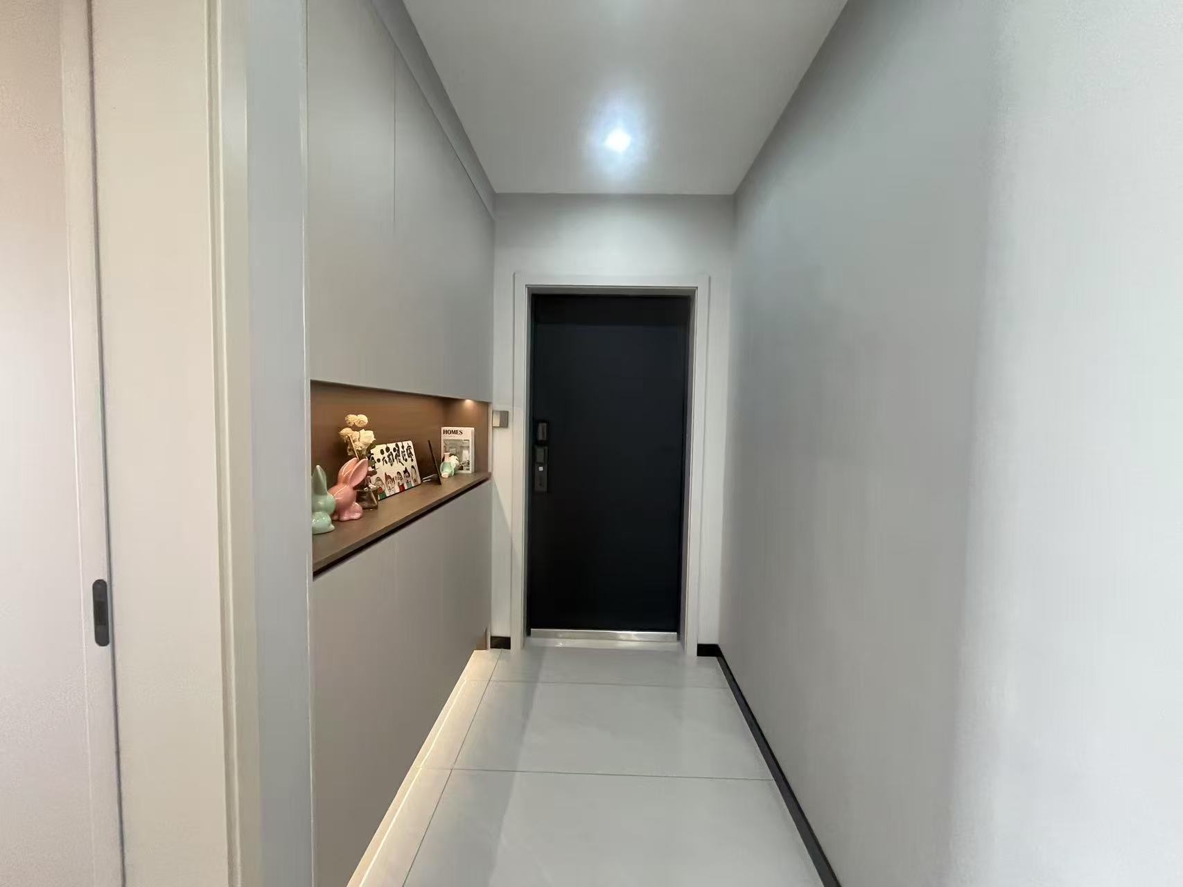 风和日丽三中旁，精装三房，边户，好楼层11楼，单价4字头，诚心出售