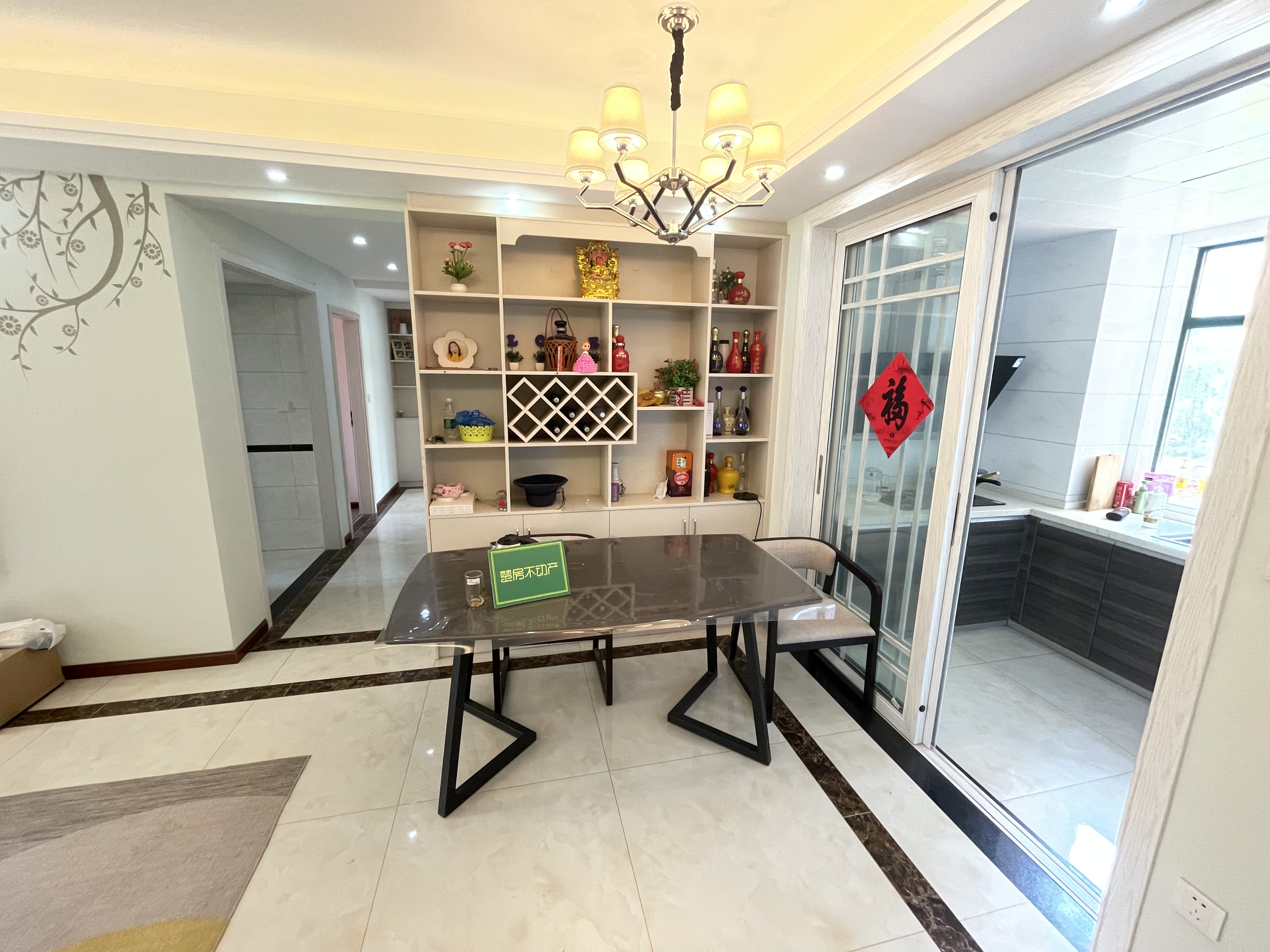 新城一号五期带装修采光好看房联系三房两卫带车位一起