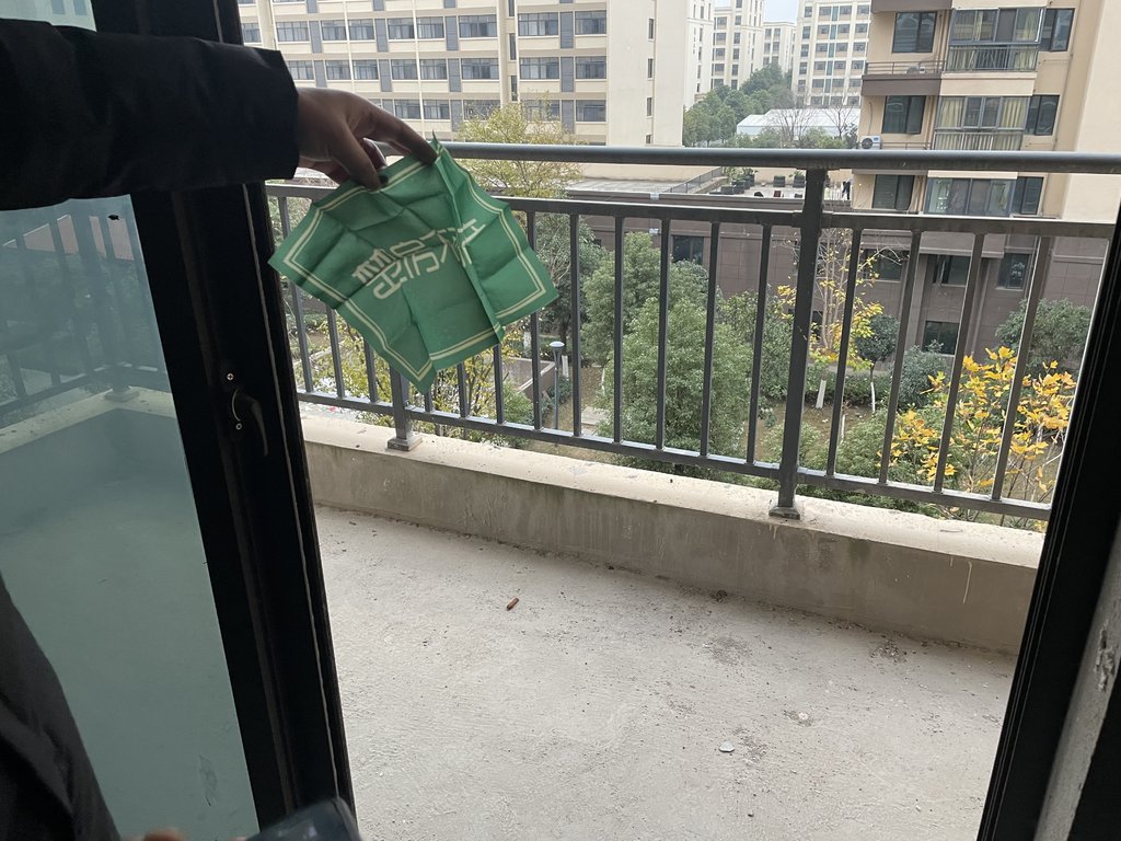 荣怀边户毛坯小三房现房买了就可以进行装修户型采光好