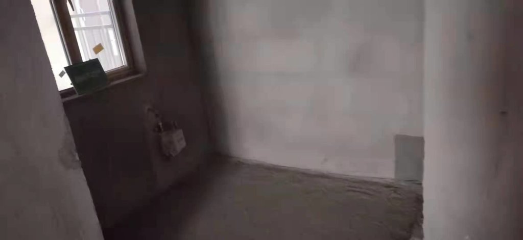 蓝天新城毛坯三房两卫中高楼层诚心出售看房方便