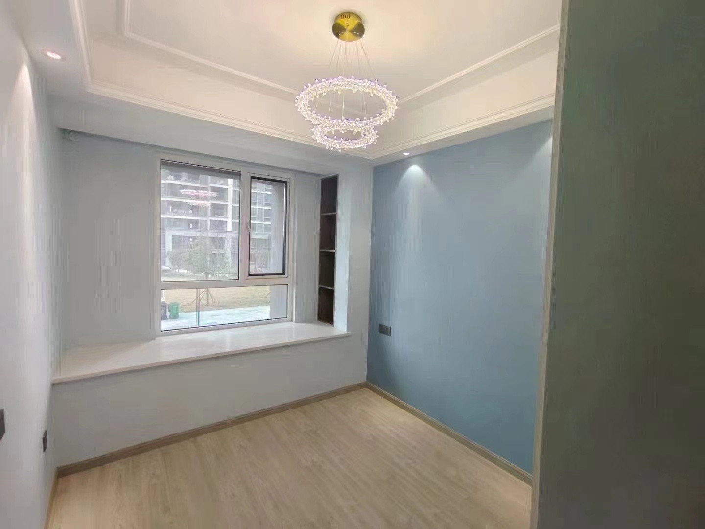 88，捡漏速度，风和日丽，一天未住，精装4房，单价只要5300，全屋中央空调，证满二，