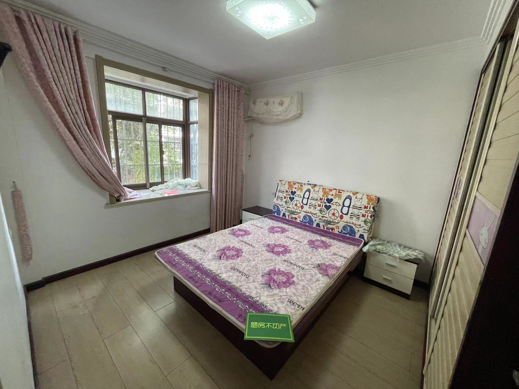 城南，江汉名居，城南步梯二楼，好地段，拎包入住，看房方便