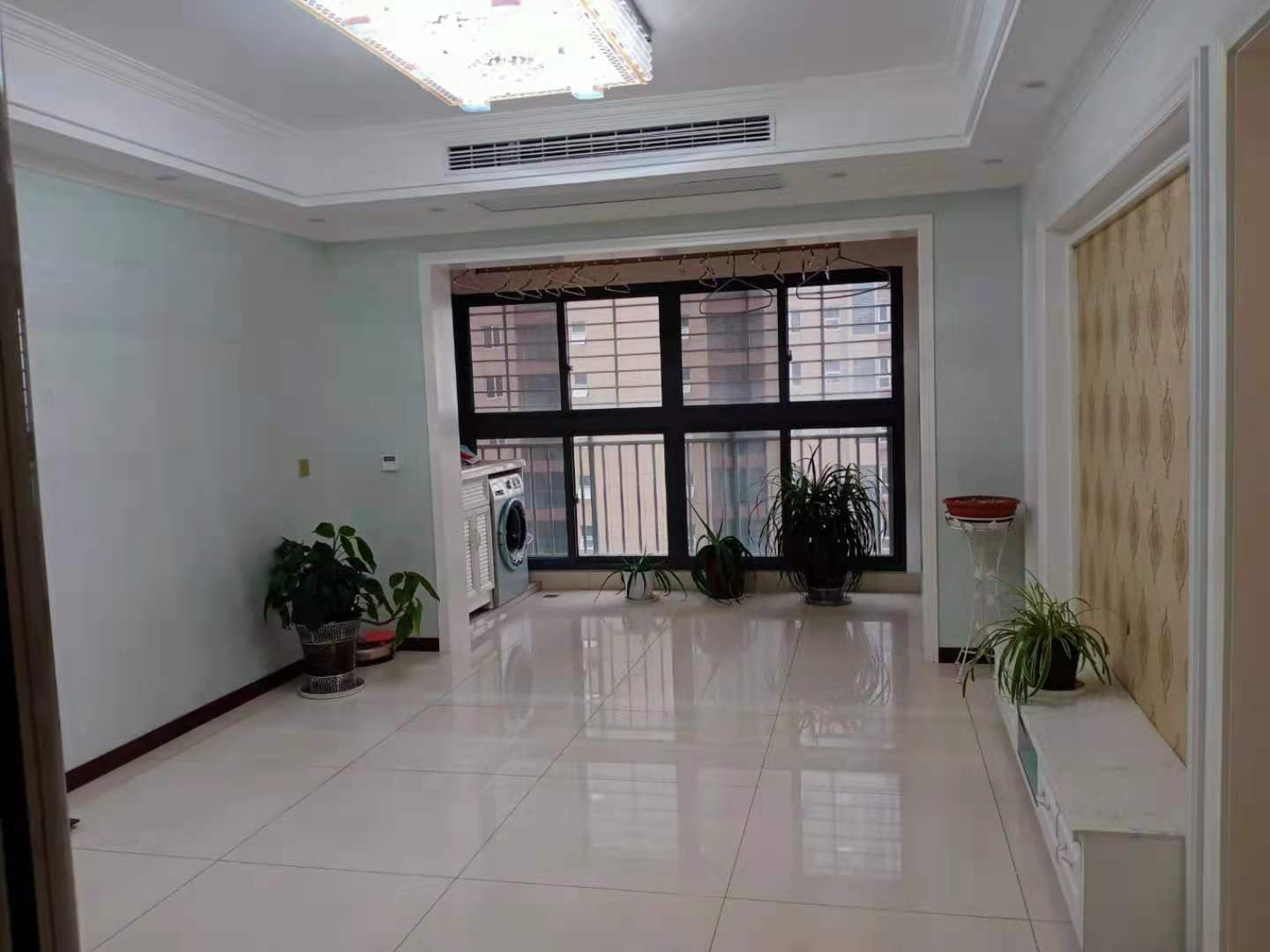 元泰未来城三中旁边，社区成熟，广场交通非常方便，小区环境优美