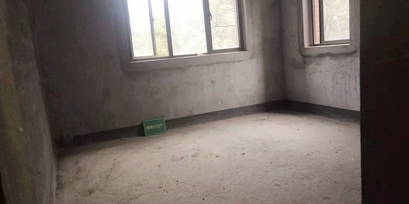 绿地华庭锦城毛坯四房南北通透证件满二看房方便