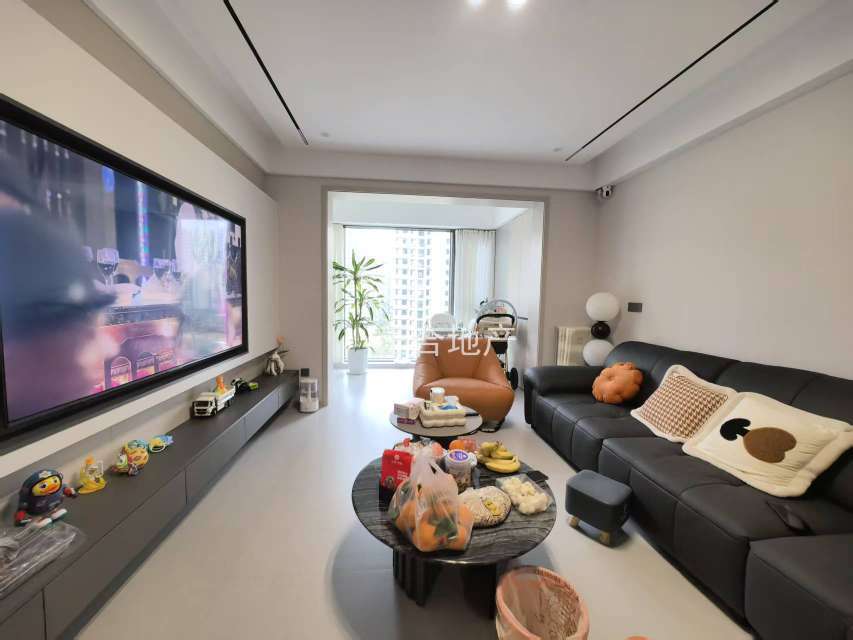 降价了，锦绣江山望府， 东边户 ，中间楼层，9.9成新，精装三房，全屋中央空调+地暖，带地下车位，满二过户