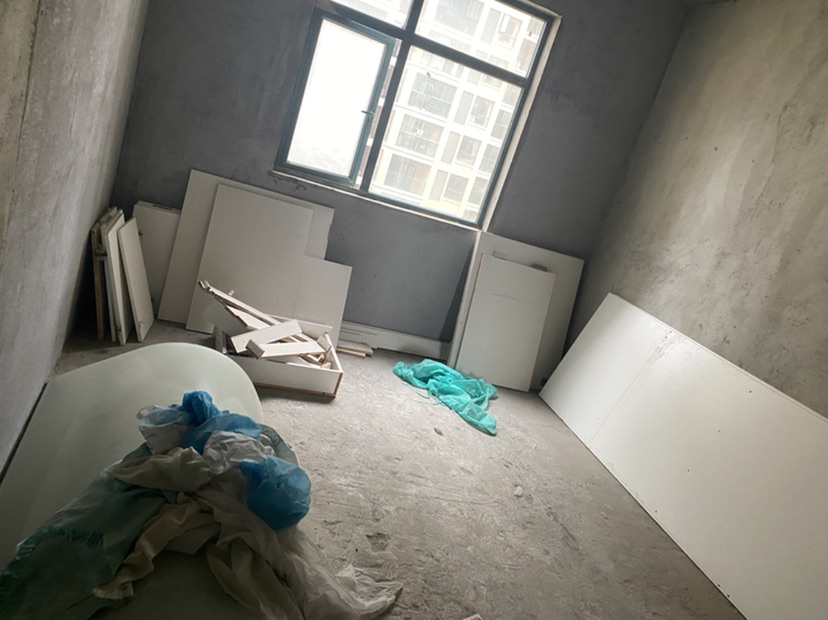 新城壹号四期湖景房，三房两厅两卫，满二