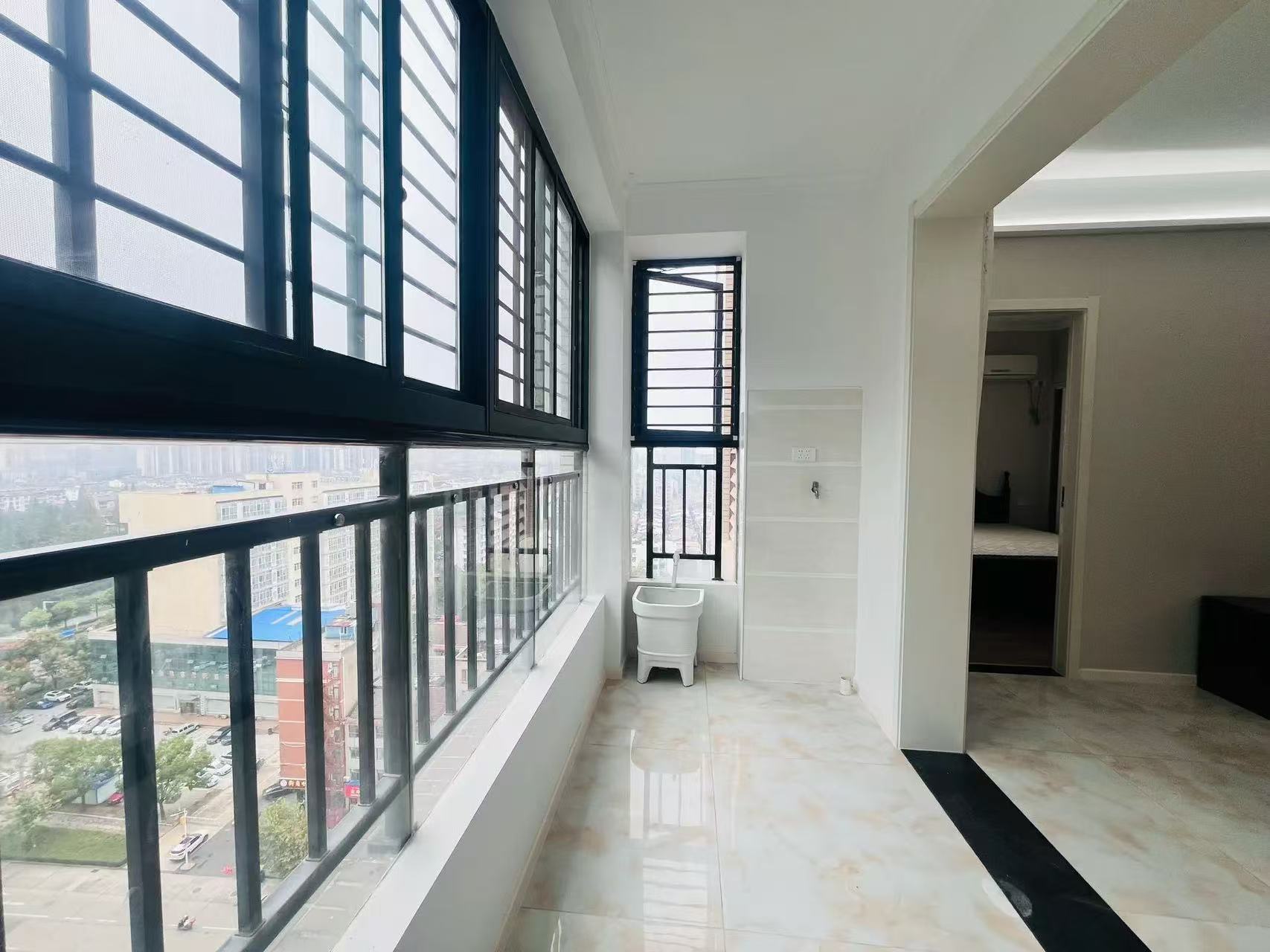 急售，和合国际，精装三室两厅一卫。拎包入住，证满二