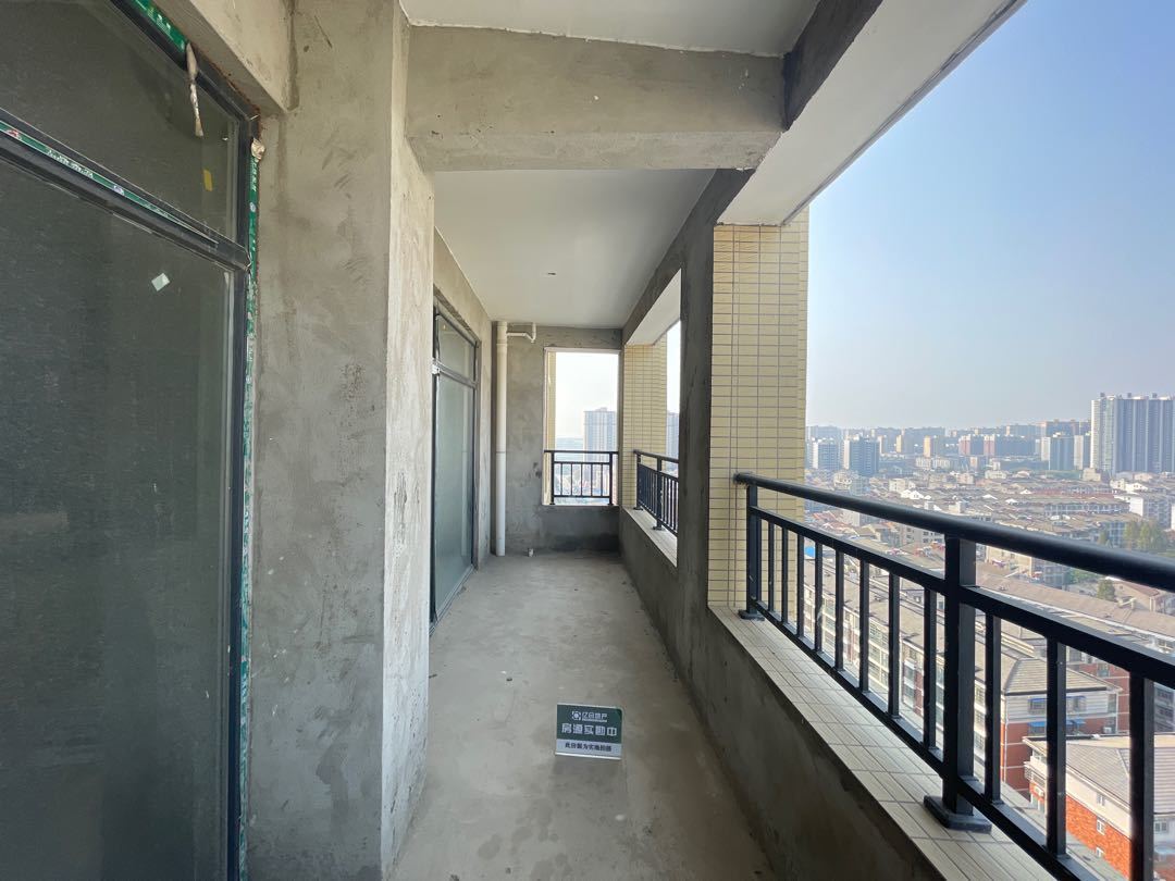 捡漏，和合国际5期，单价不到3500， 电梯中间楼层 ，采光好，毛坯房